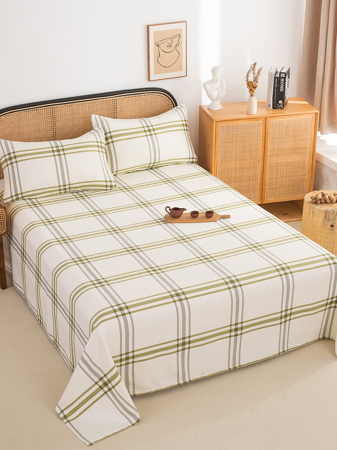 JC Collection White & Green Geometric 220 TC Pure Cotton Queen Bedsheet & 2 Pillow Covers
JC Collection White & Green Geometric 220 TC Pure Cotton Queen Bedsheet & 2 Pillow Covers