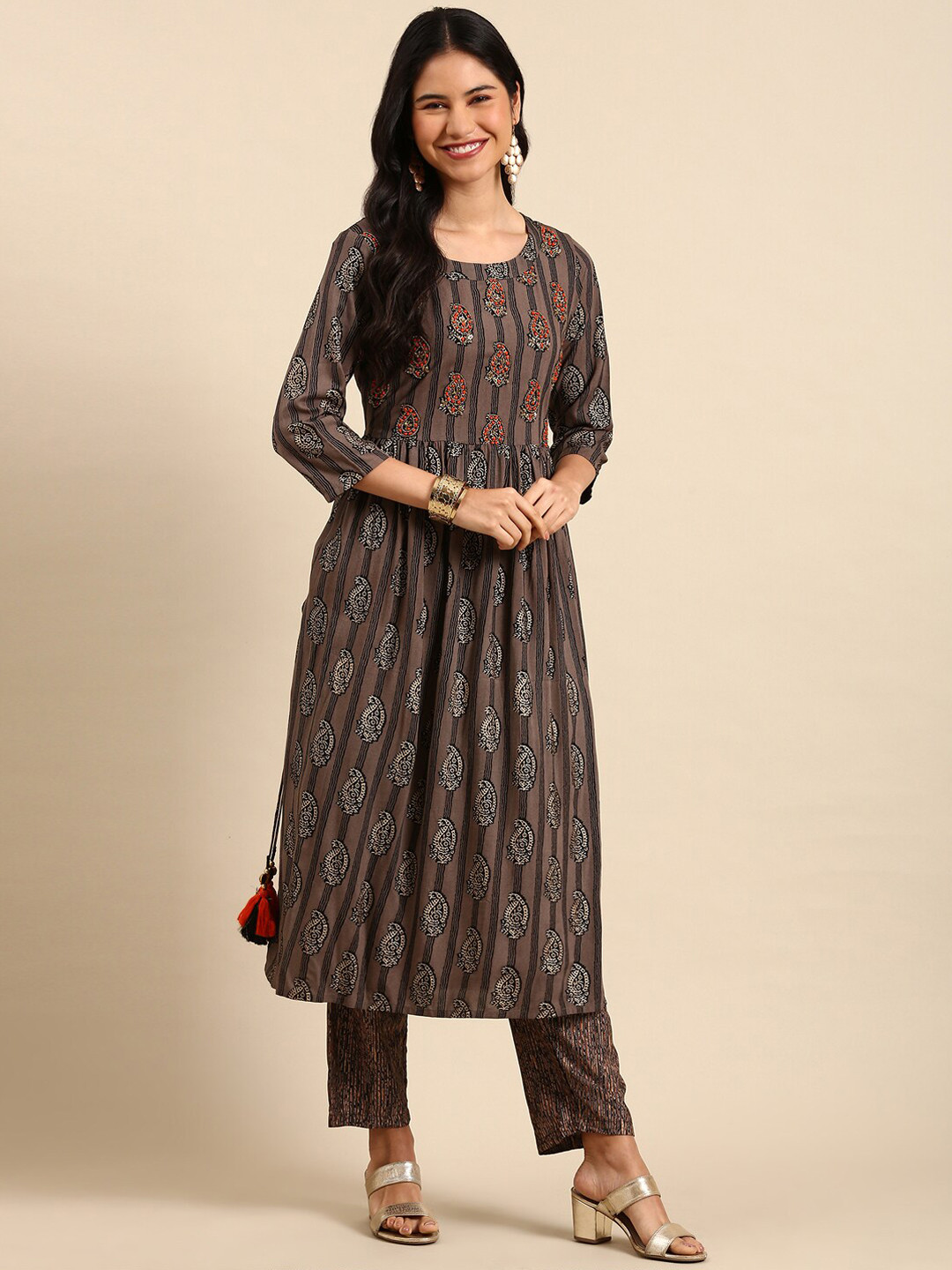 SHOWOFF Paisley Printed Beads and Stones A-Line Kurta with Trousers & Dupatta, Brown
SHOWOFF Paisley Printed Beads and Stones A-Line Kurta with Trousers & Dupatta, Brown