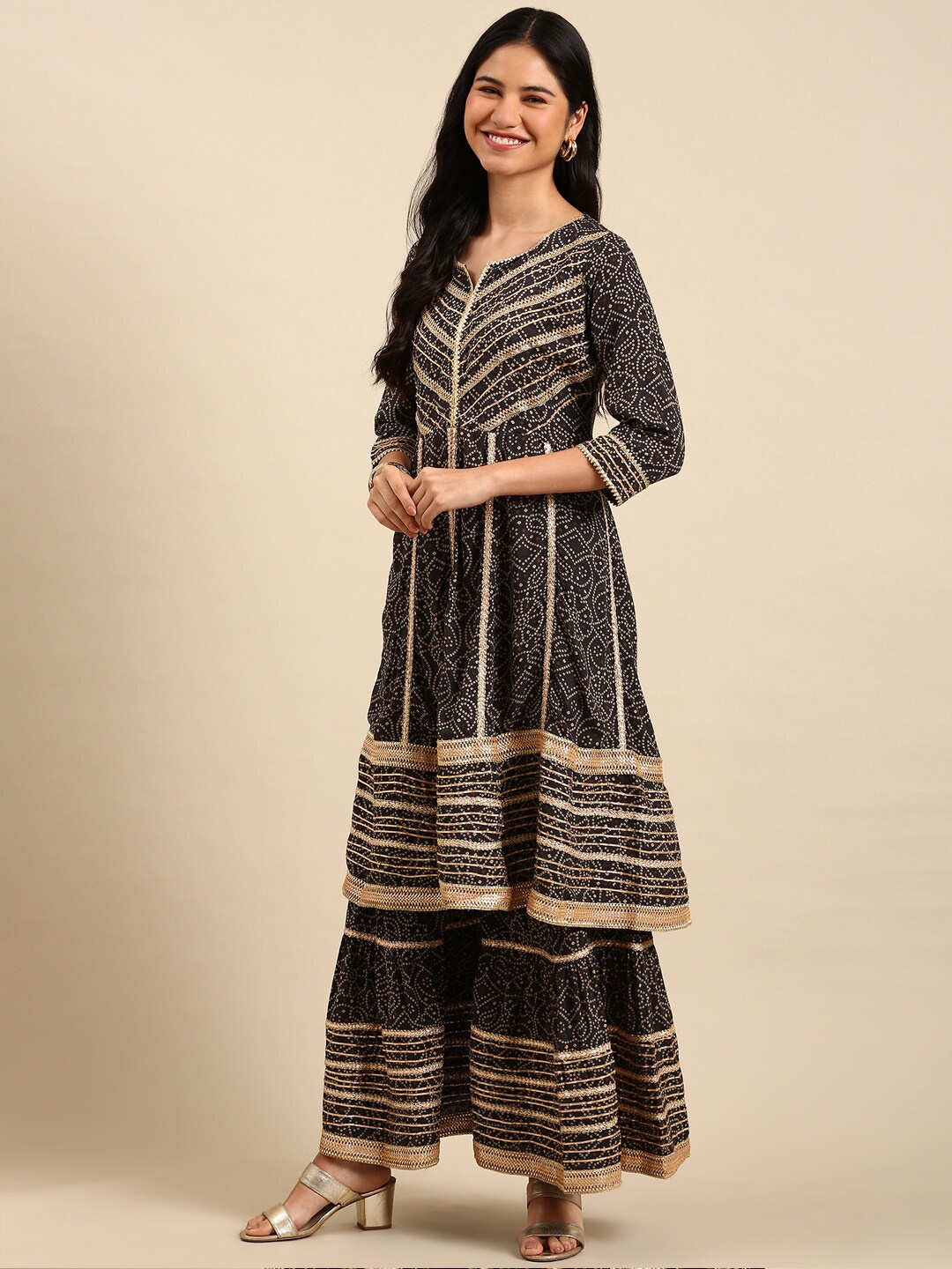 SHOWOFF Bandhani Printed Notched Neck Gotta Patti Kurta With Sharara & Dupatta, Black
SHOWOFF Bandhani Printed Notched Neck Gotta Patti Kurta With Sharara & Dupatta, Black