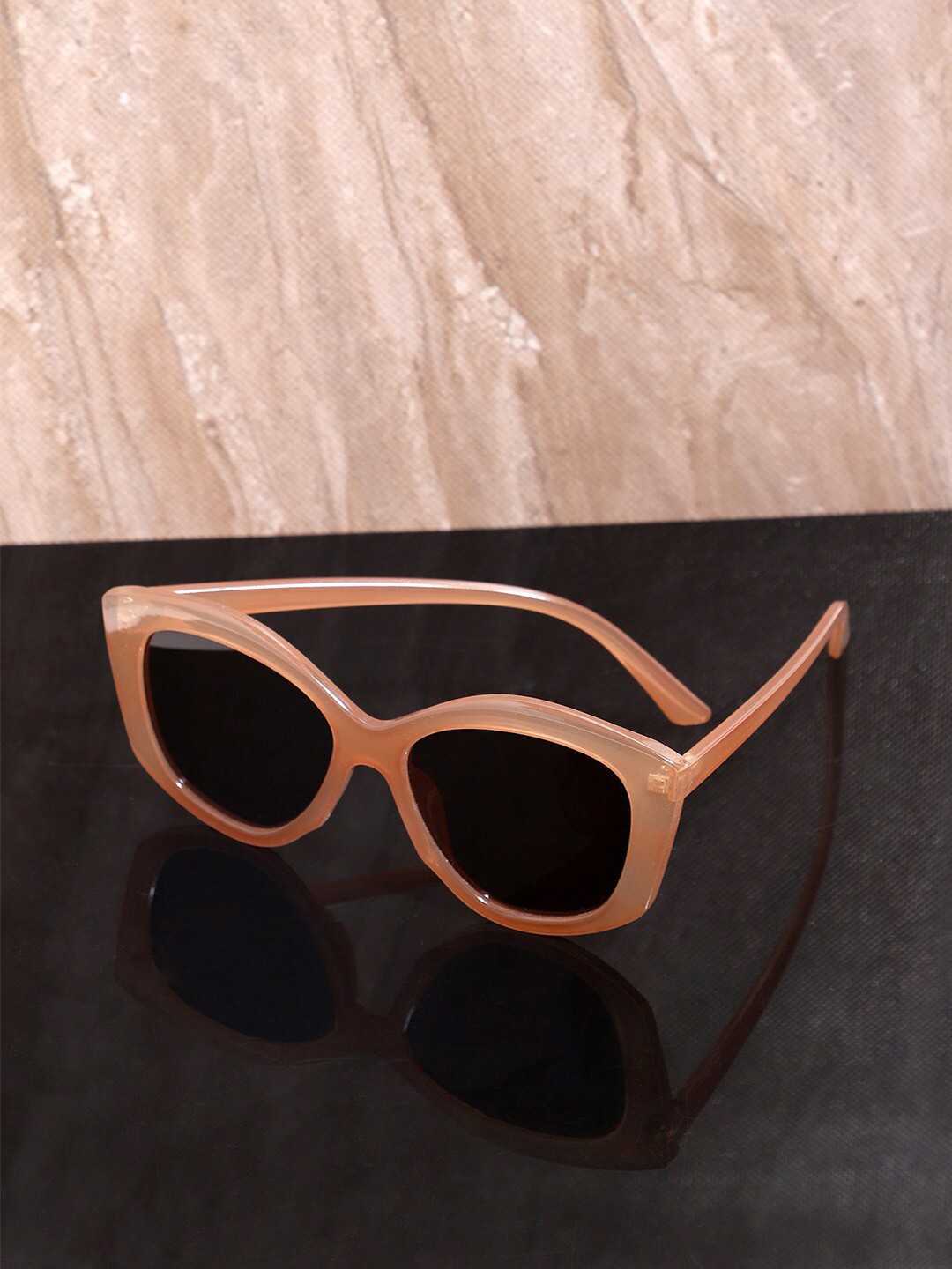 HAUTE SAUCE by Campus Sutra Women Oversized Sunglasses with Polarised Lens SS23_HSSG1227, Beige
HAUTE SAUCE by Campus Sutra Women Oversized Sunglasses with Polarised Lens SS23_HSSG1227, Beige