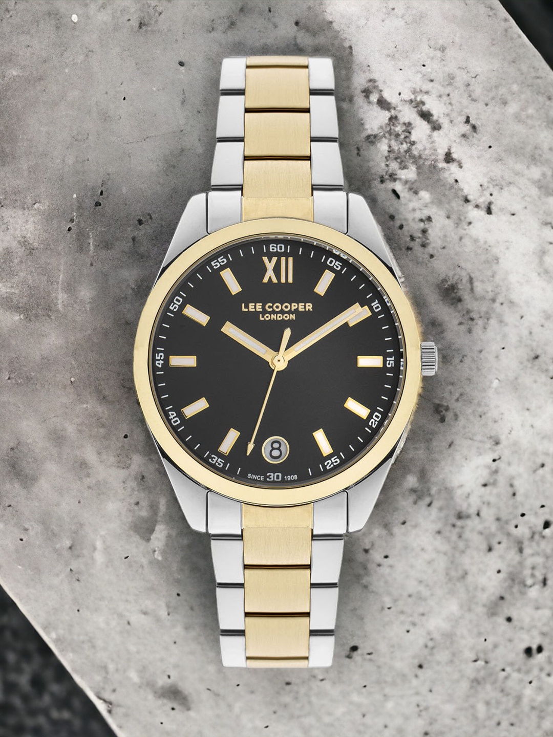 Lee Cooper Women Brass Stainless Steel Bracelet Style Straps Analogue Watch LC07102.250, Black
Lee Cooper Women Brass Stainless Steel Bracelet Style Straps Analogue Watch LC07102.250, Black
