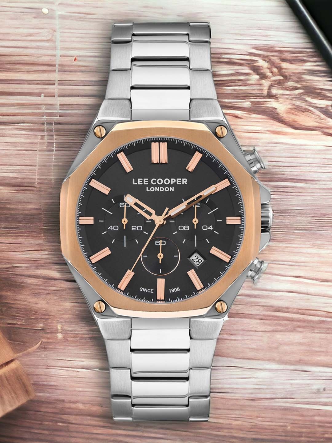 Lee Cooper Men Brass Stainless Steel Bracelet Style Straps Analogue Watch LC07319.550, Black
Lee Cooper Men Brass Stainless Steel Bracelet Style Straps Analogue Watch LC07319.550, Black
