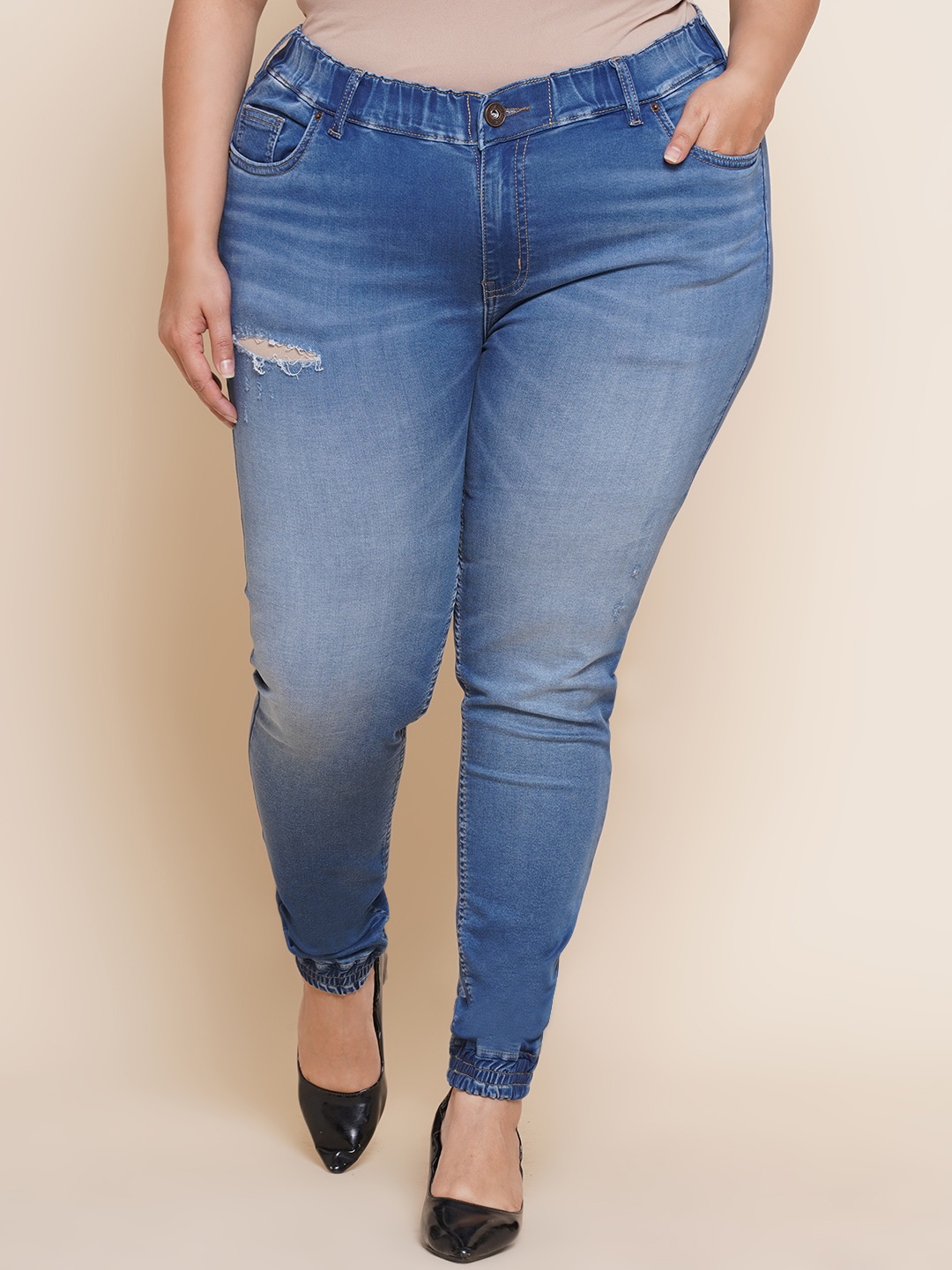 Kiaahvi by JOHN PRIDE Women Plus Size Mid-Rise Light Fade Cuffed Hem Stretchable Jeans, Blue
Kiaahvi by JOHN PRIDE Women Plus Size Mid-Rise Light Fade Cuffed Hem Stretchable Jeans, Blue