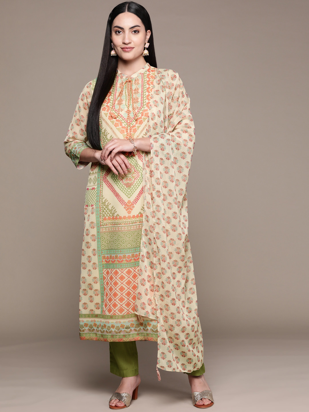 aarke Ritu Kumar Ethnic Motifs Printed Regular Kurta With Trousers & Dupatta, Off white
aarke Ritu Kumar Ethnic Motifs Printed Regular Kurta With Trousers & Dupatta, Off white