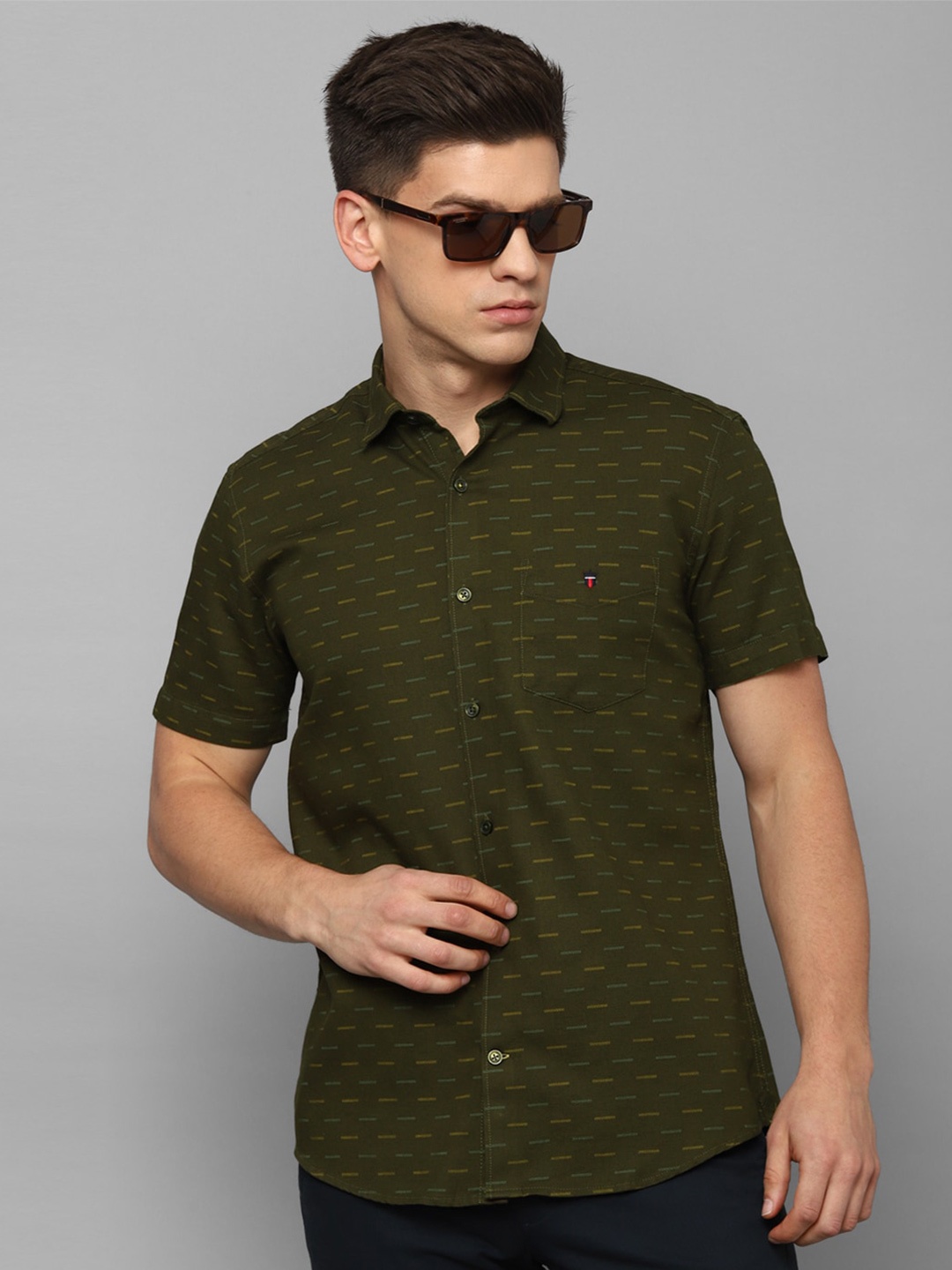 Louis Philippe Sport Men Slim Fit Horizontal Geometric Printed Pure Cotton Casual Shirt, Green
Louis Philippe Sport Men Slim Fit Horizontal Geometric Printed Pure Cotton Casual Shirt, Green