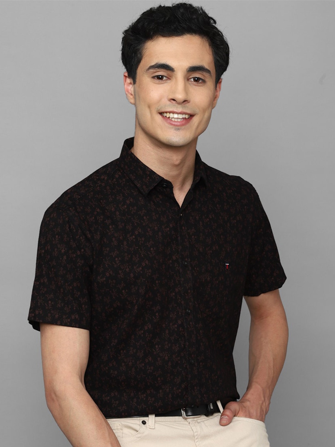 Louis Philippe Sport Men Slim Fit Floral Opaque Printed Pure Cotton Casual Shirt, Black
Louis Philippe Sport Men Slim Fit Floral Opaque Printed Pure Cotton Casual Shirt, Black