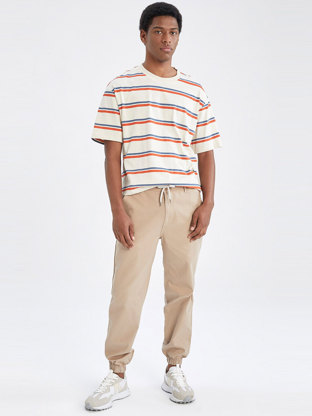 DeFacto Men Solid Pure Cotton Joggers, Beige
DeFacto Men Solid Pure Cotton Joggers, Beige