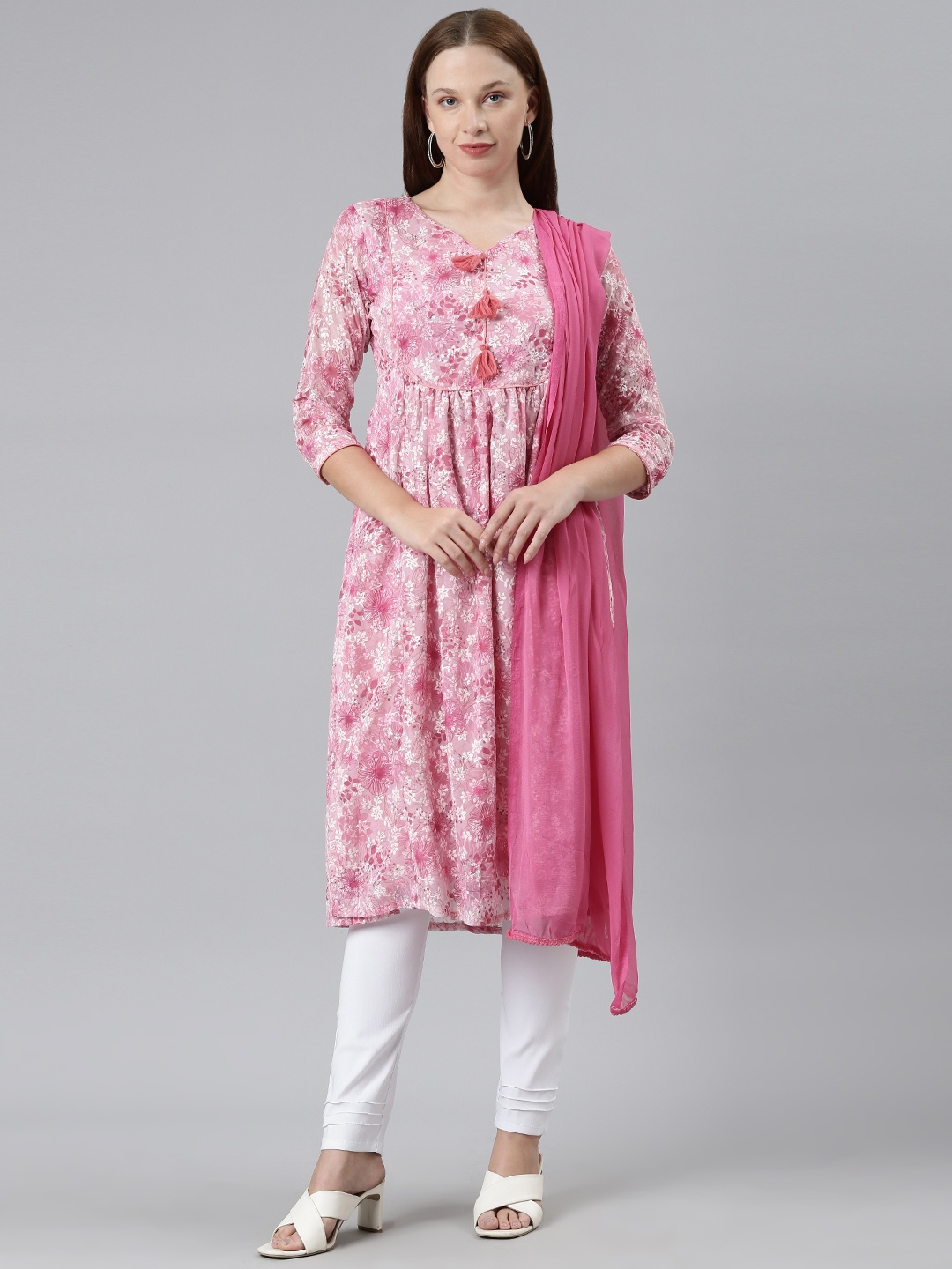 Rani Saahiba Floral Printed Regular Thread Work Kurta with Trousers & With Dupatta, Pink
Rani Saahiba Floral Printed Regular Thread Work Kurta with Trousers & With Dupatta, Pink