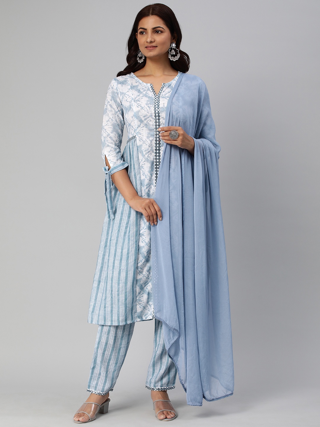 Rani Saahiba Women Printed Regular Thread Work Kurta With Trousers & With Dupatta, Grey
Rani Saahiba Women Printed Regular Thread Work Kurta With Trousers & With Dupatta, Grey