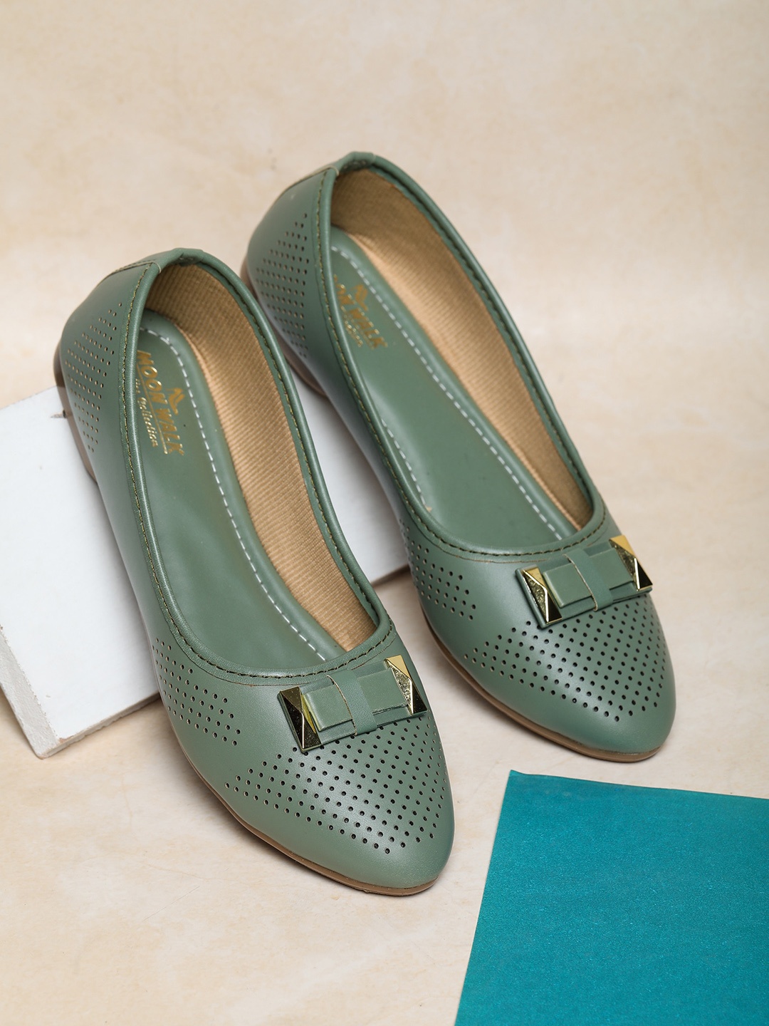 Moonwalk Women Flat Ballerinas with Laser Cuts, Green