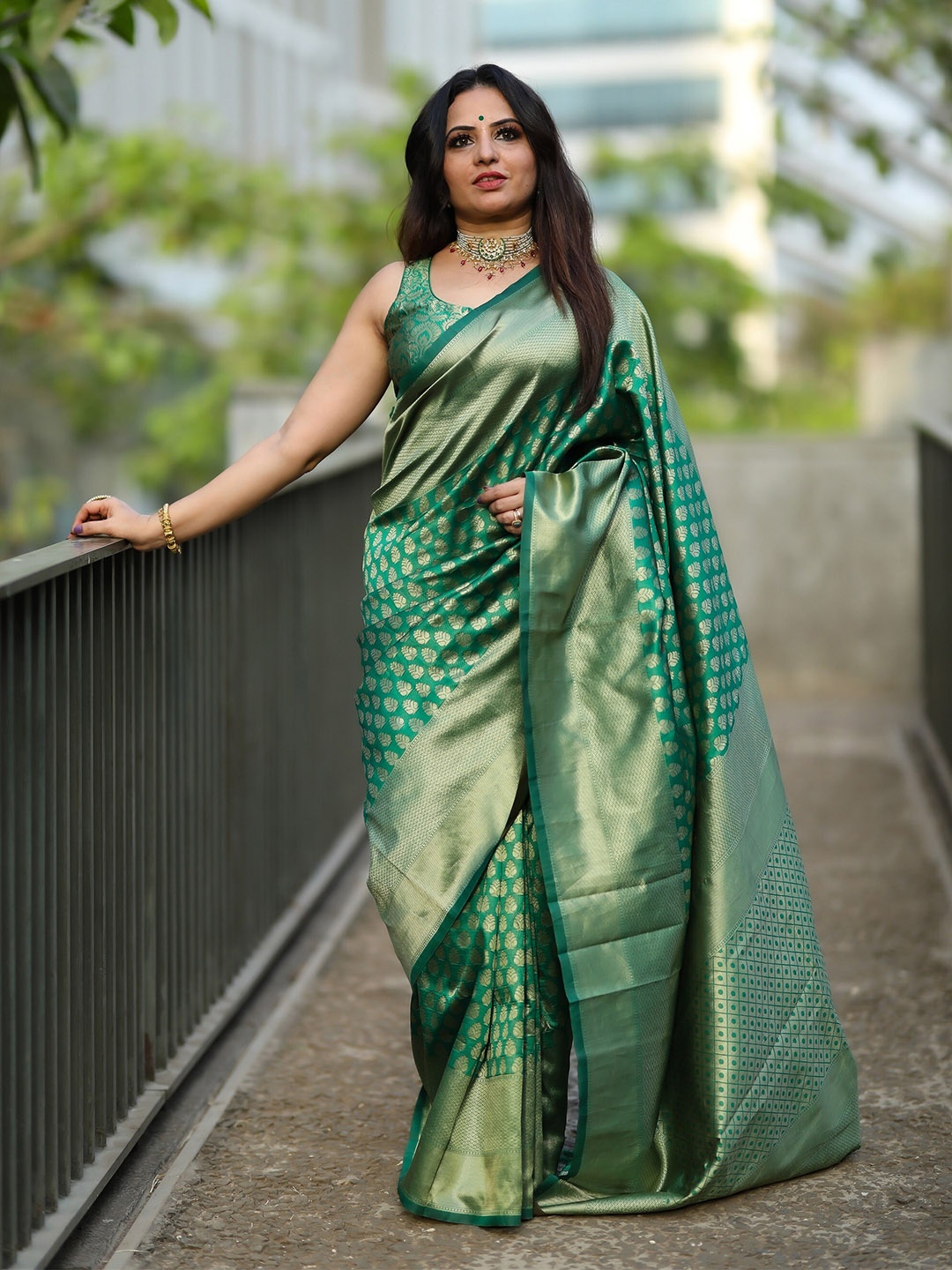 AVANTIKA FASHION Ethnic Motifs Woven Design Zari Pure Silk Kanjeevaram Saree, Green
AVANTIKA FASHION Ethnic Motifs Woven Design Zari Pure Silk Kanjeevaram Saree, Green
