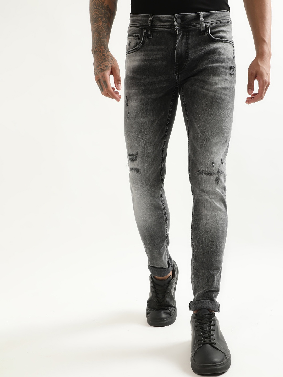 Antony Morato Men Super Skinny Fit Mildly Distressed Heavy Fade Stretchable Cotton Jeans, Grey
Antony Morato Men Super Skinny Fit Mildly Distressed Heavy Fade Stretchable Cotton Jeans, Grey