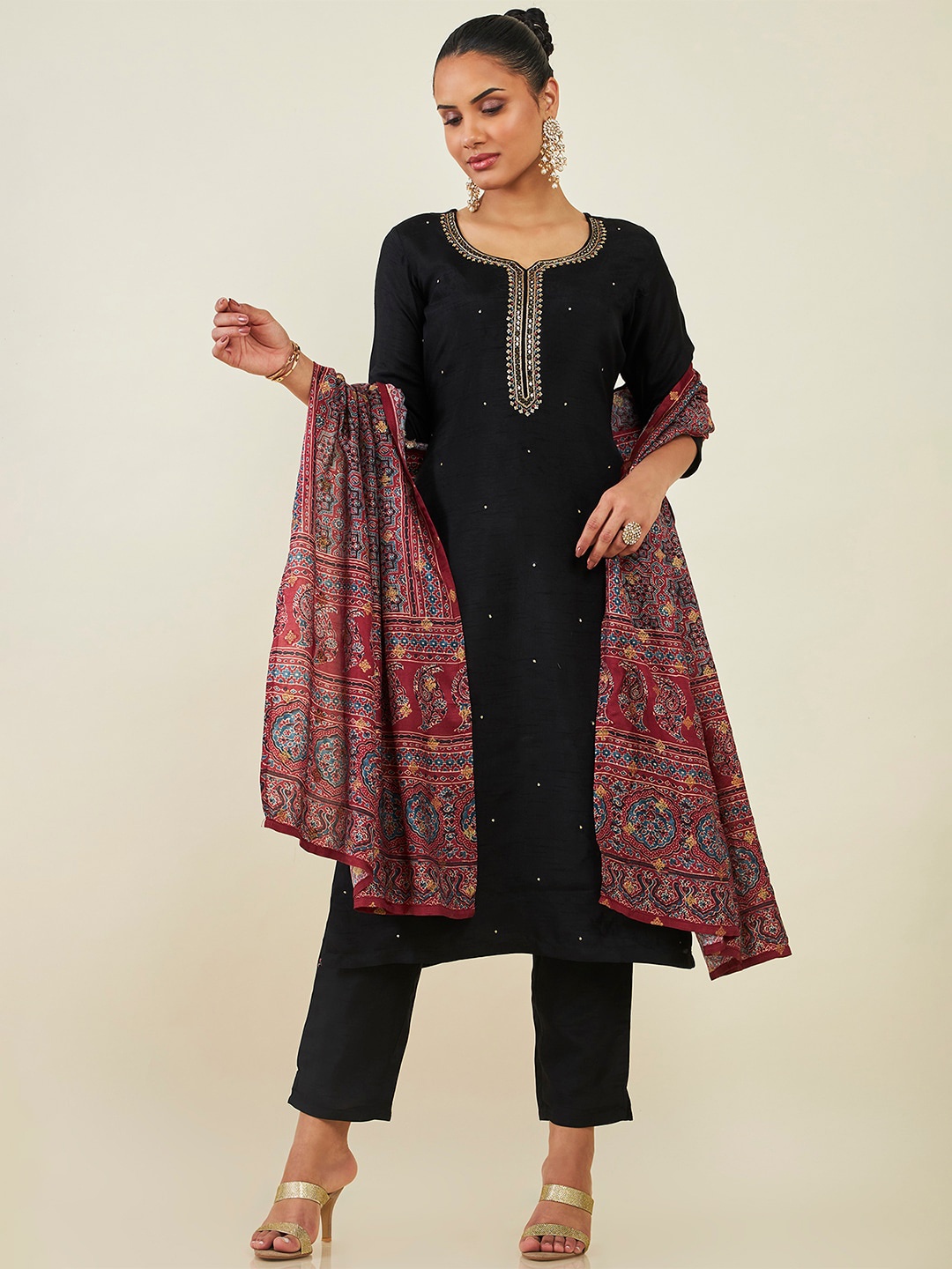 Soch Ethnic Motifs Embroidered Sequined Kurta with Trousers & Dupatta, Black
Soch Ethnic Motifs Embroidered Sequined Kurta with Trousers & Dupatta, Black