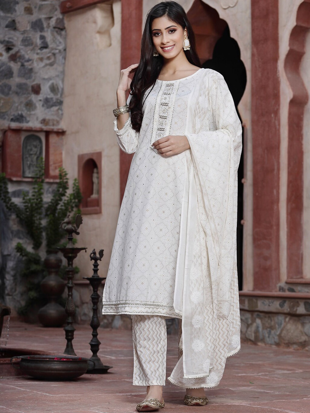 Juniper Ethnic Motifs Printed Beads and Stones Pure Cotton Kurta with Trousers & Dupatta, Off white
Juniper Ethnic Motifs Printed Beads and Stones Pure Cotton Kurta with Trousers & Dupatta, Off white