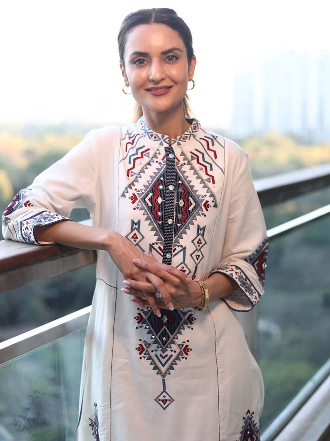 Lakshita Geometric Embroiderd Mandarin Collar Mirror Work Kurta, Off white
