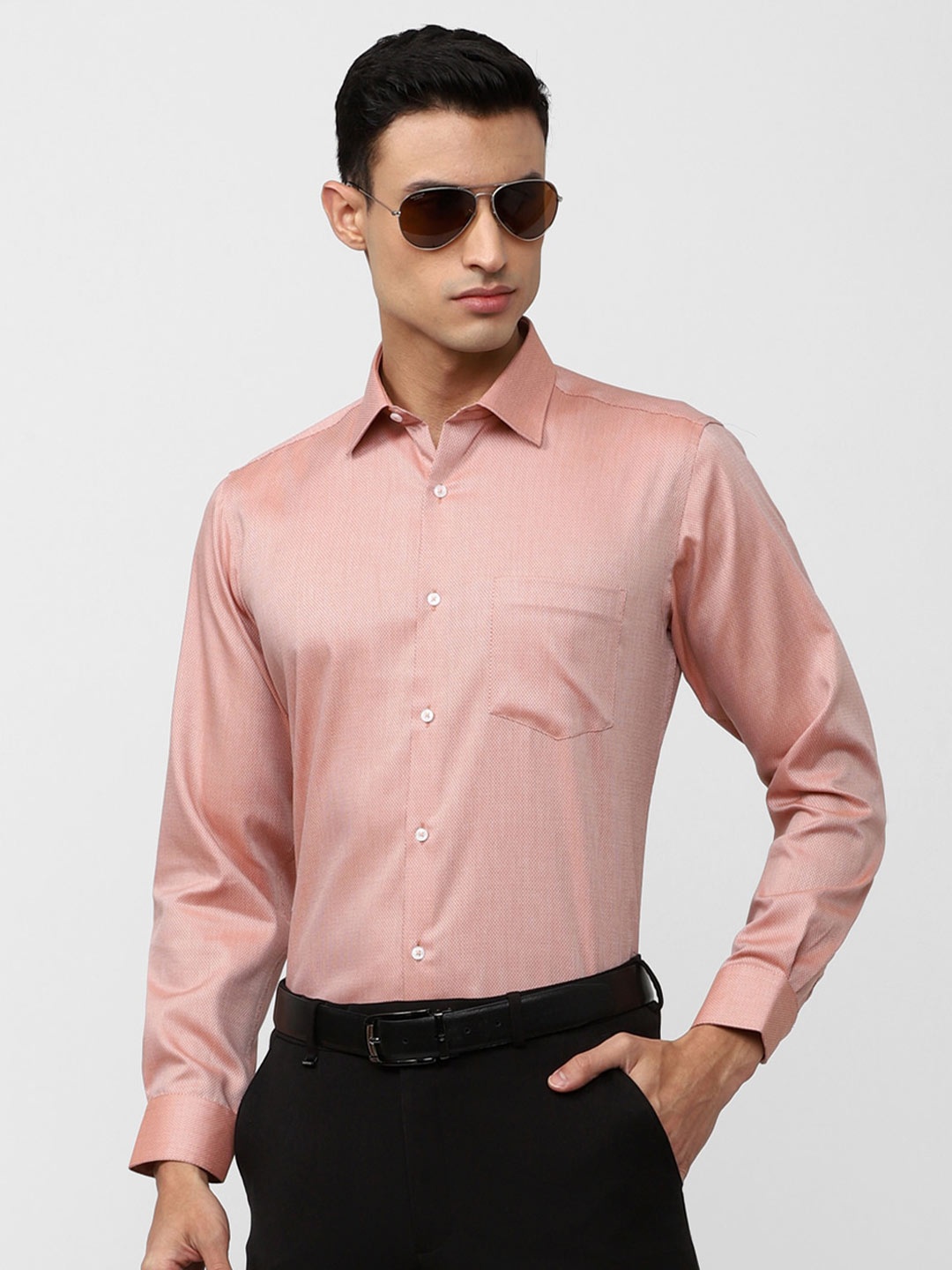 Van Heusen Durapress Regular Fit Pure Cotton Wrinkle Resistant & Easy Care Formal Shirt, Peach
Van Heusen Durapress Regular Fit Pure Cotton Wrinkle Resistant & Easy Care Formal Shirt, Peach