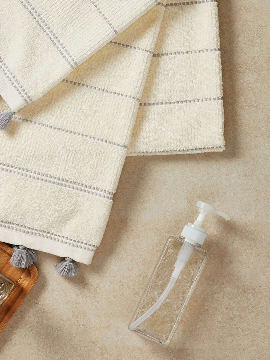 HOUMN Selma Egret Cream-Coloured 3 Pieces 600 GSM Striped Terry Cotton Towel Set
HOUMN Selma Egret Cream-Coloured 3 Pieces 600 GSM Striped Terry Cotton Towel Set