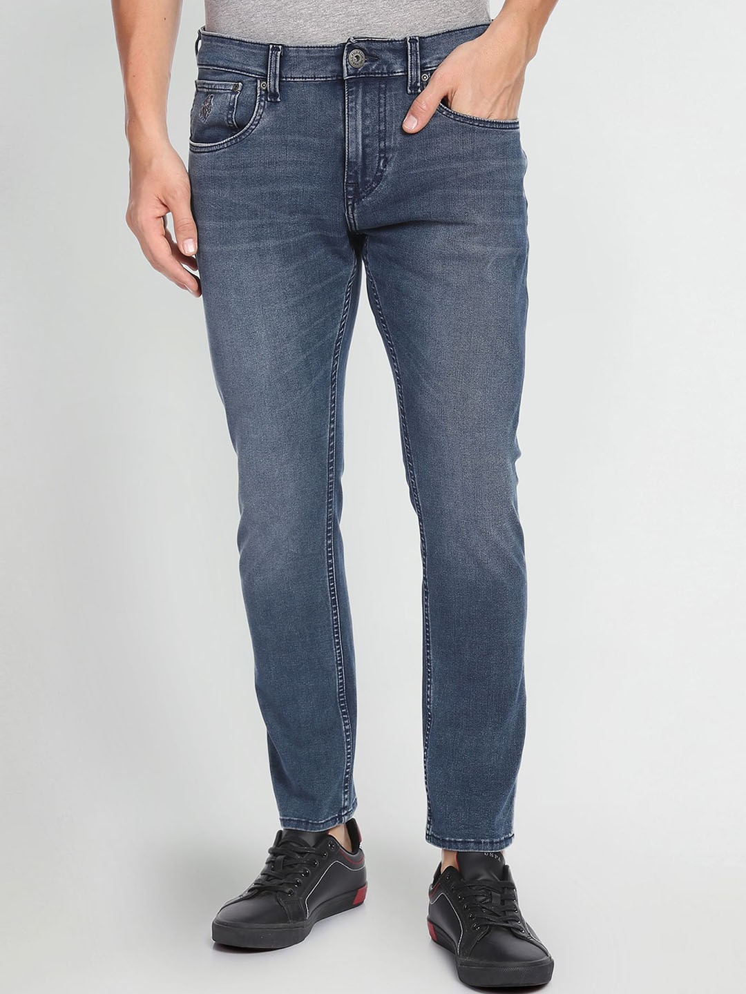 U.S. Polo Assn. Denim Co. Men Regular Fit Mid-Rise Heavy Fade Stretchable Jeans, Blue
U.S. Polo Assn. Denim Co. Men Regular Fit Mid-Rise Heavy Fade Stretchable Jeans, Blue