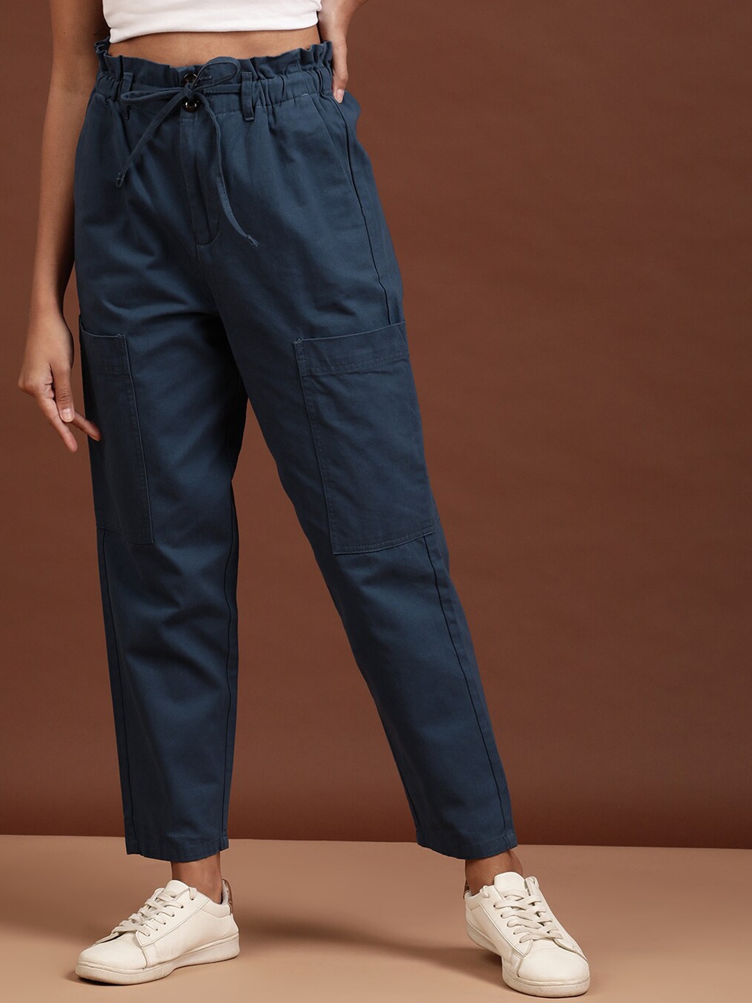 Freehand by The Indian Garage Co Women Cotton Flat-Front Plain High-Rise Cropped Trousers, Blue
Freehand by The Indian Garage Co Women Cotton Flat-Front Plain High-Rise Cropped Trousers, Blue