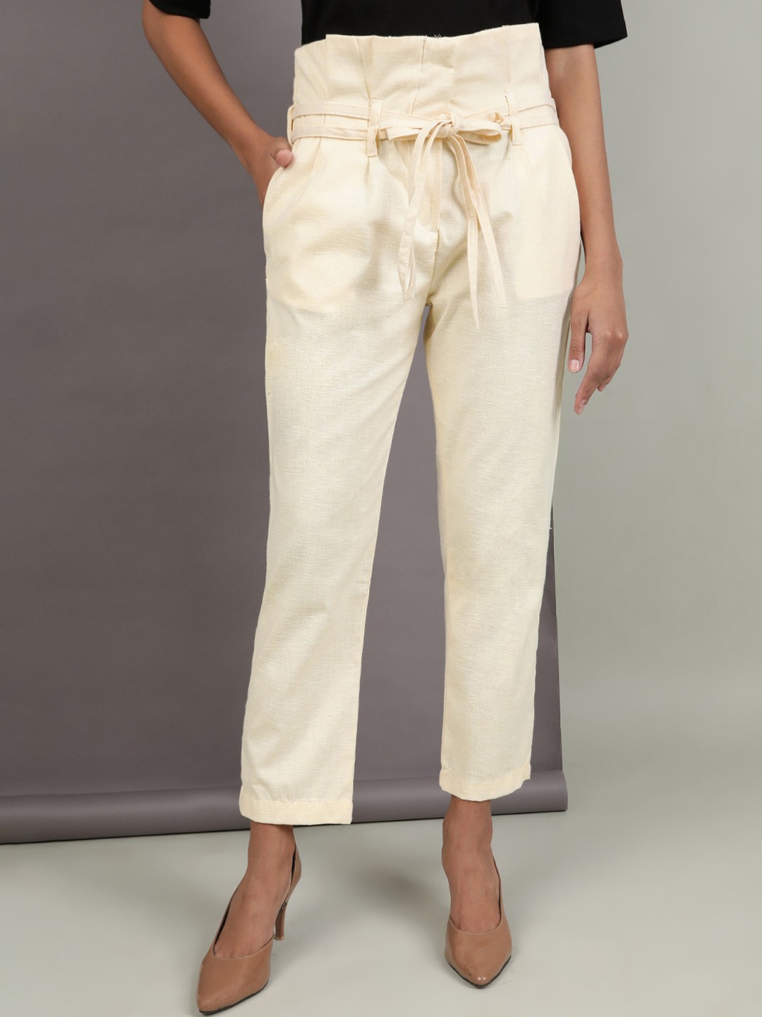 Freehand by The Indian Garage Co High-Rise Straight Fit Pleated Cropped Trousers, Cream
Freehand by The Indian Garage Co High-Rise Straight Fit Pleated Cropped Trousers, Cream