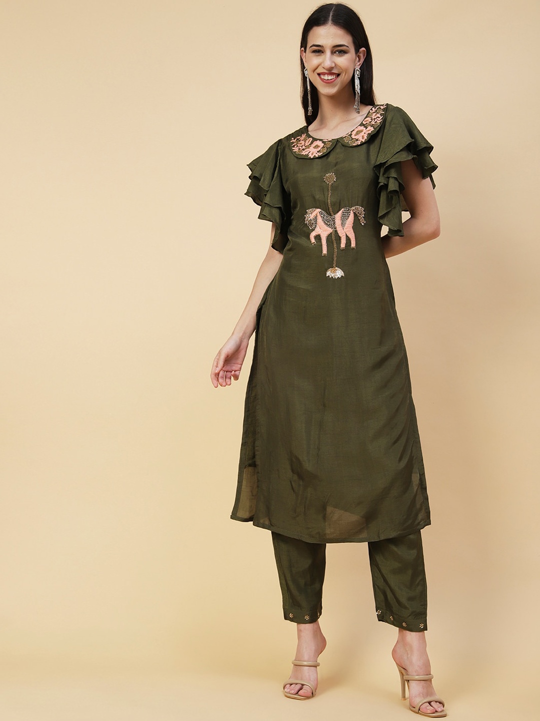 FASHOR Embroidered Flared Sleeves Peter Pan Collar Sequined Kurta with Trousers, Olive
FASHOR Embroidered Flared Sleeves Peter Pan Collar Sequined Kurta with Trousers, Olive