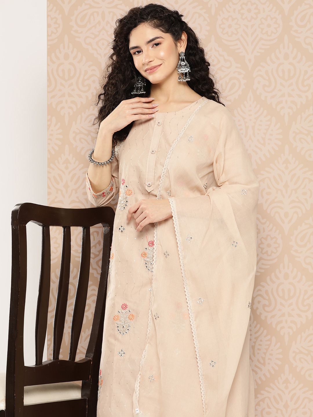 Yufta Floral Embroidered Regular Thread Work Pure Cotton Kurta with Trousers & Dupatta, Beige
Yufta Floral Embroidered Regular Thread Work Pure Cotton Kurta with Trousers & Dupatta, Beige