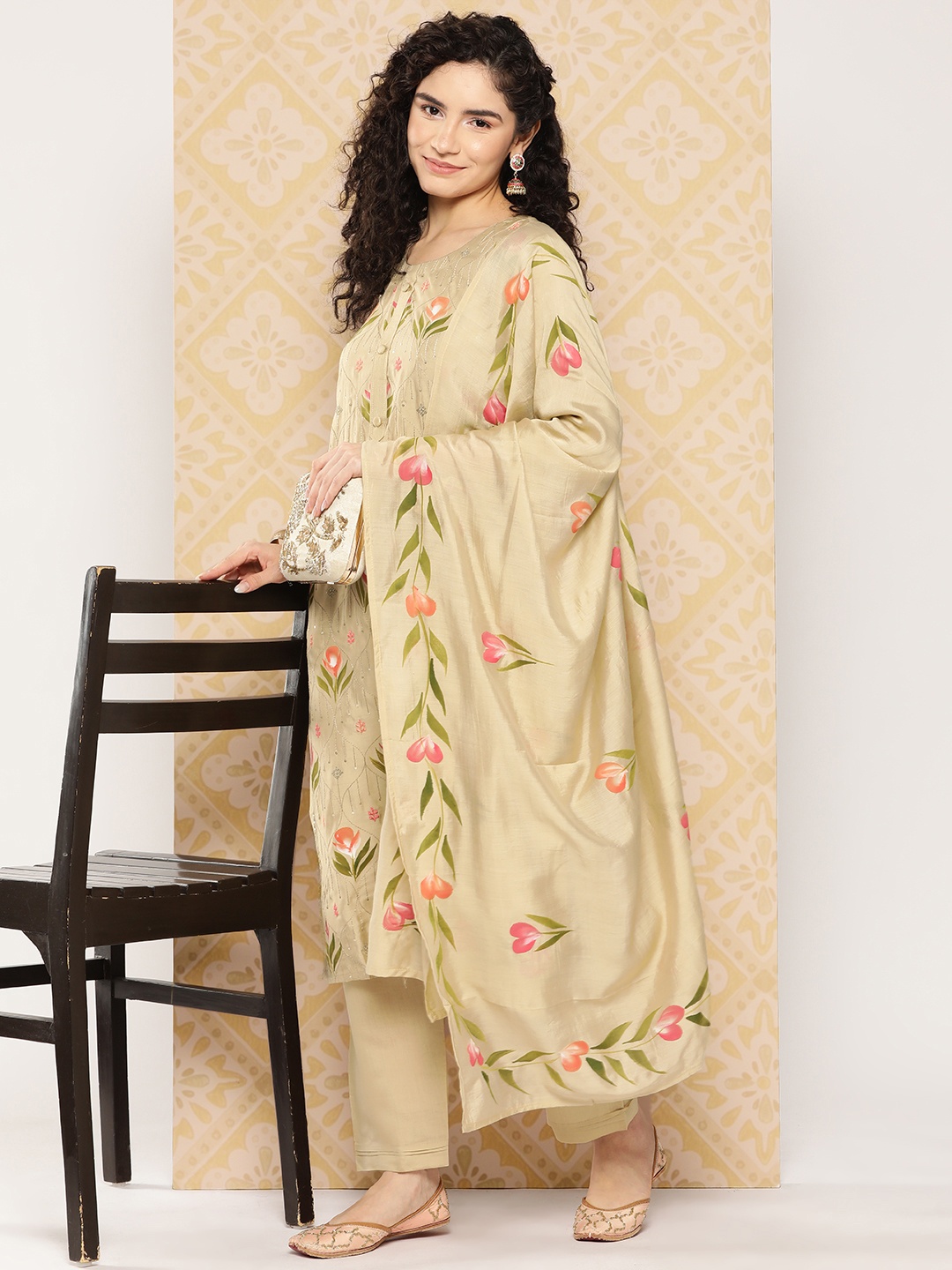 Yufta Floral Embroidered Regular Sequinned Kurta with Trousers & With Dupatta, Olive
Yufta Floral Embroidered Regular Sequinned Kurta with Trousers & With Dupatta, Olive