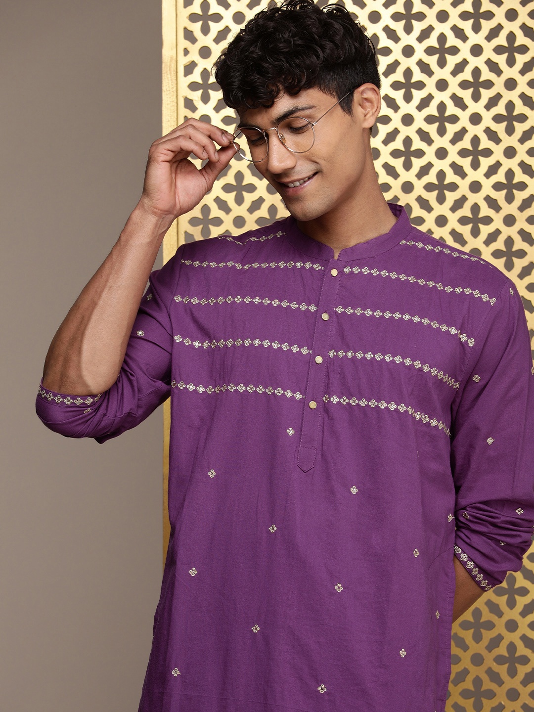 House of Pataudi Men Jashn Ethnic Motifs Embroidered & Sequined Cotton Kurta & Pyjamas, Purple
House of Pataudi Men Jashn Ethnic Motifs Embroidered & Sequined Cotton Kurta & Pyjamas, Purple