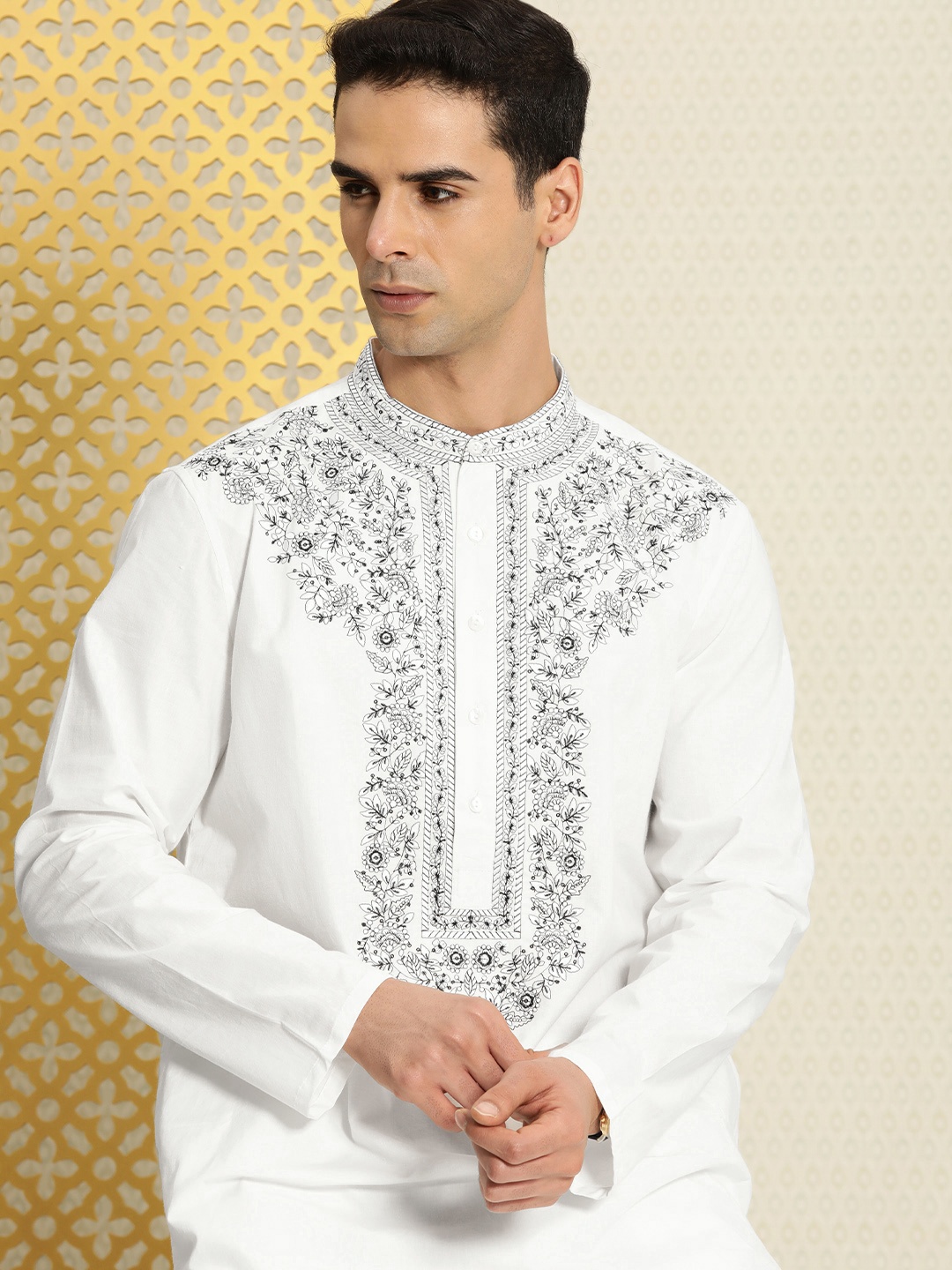 House of Pataudi Men Pure Cotton Embroidered Thread Work Jashn Kurta with Trousers, White
House of Pataudi Men Pure Cotton Embroidered Thread Work Jashn Kurta with Trousers, White