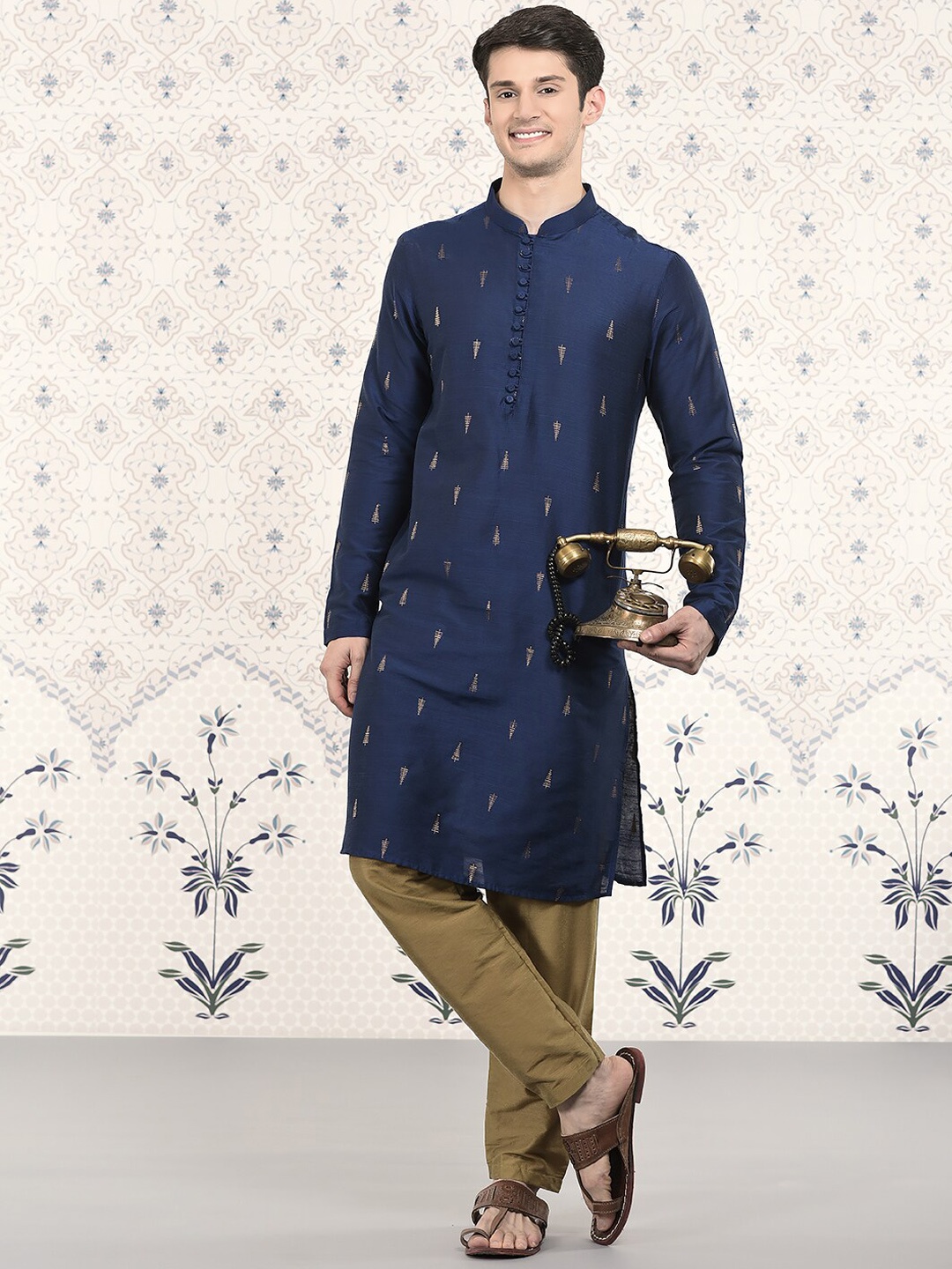 Ode by House of Pataudi Geometric Printed Mandarin Collar Regular Kurta With Pyjamas, Blue
Ode by House of Pataudi Geometric Printed Mandarin Collar Regular Kurta With Pyjamas, Blue
