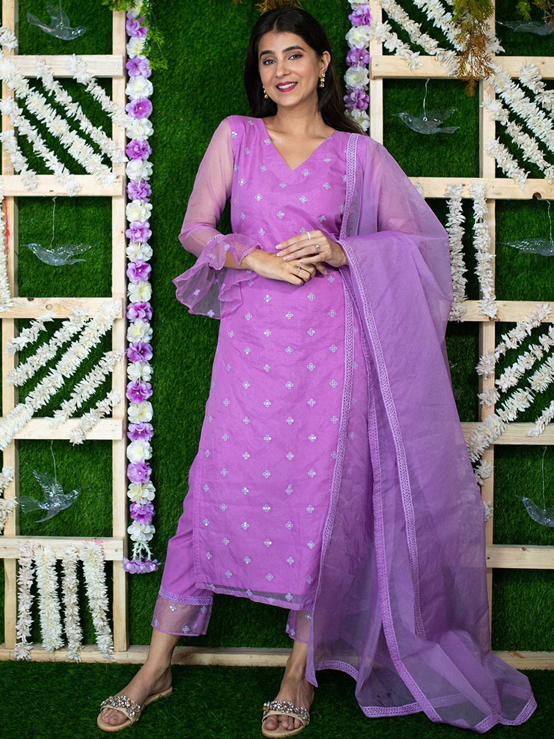 Label Shaurya Sanadhya Floral Embroidered Sequinned Kurta with Pyjamas & With Dupatta, Lavender
Label Shaurya Sanadhya Floral Embroidered Sequinned Kurta with Pyjamas & With Dupatta, Lavender