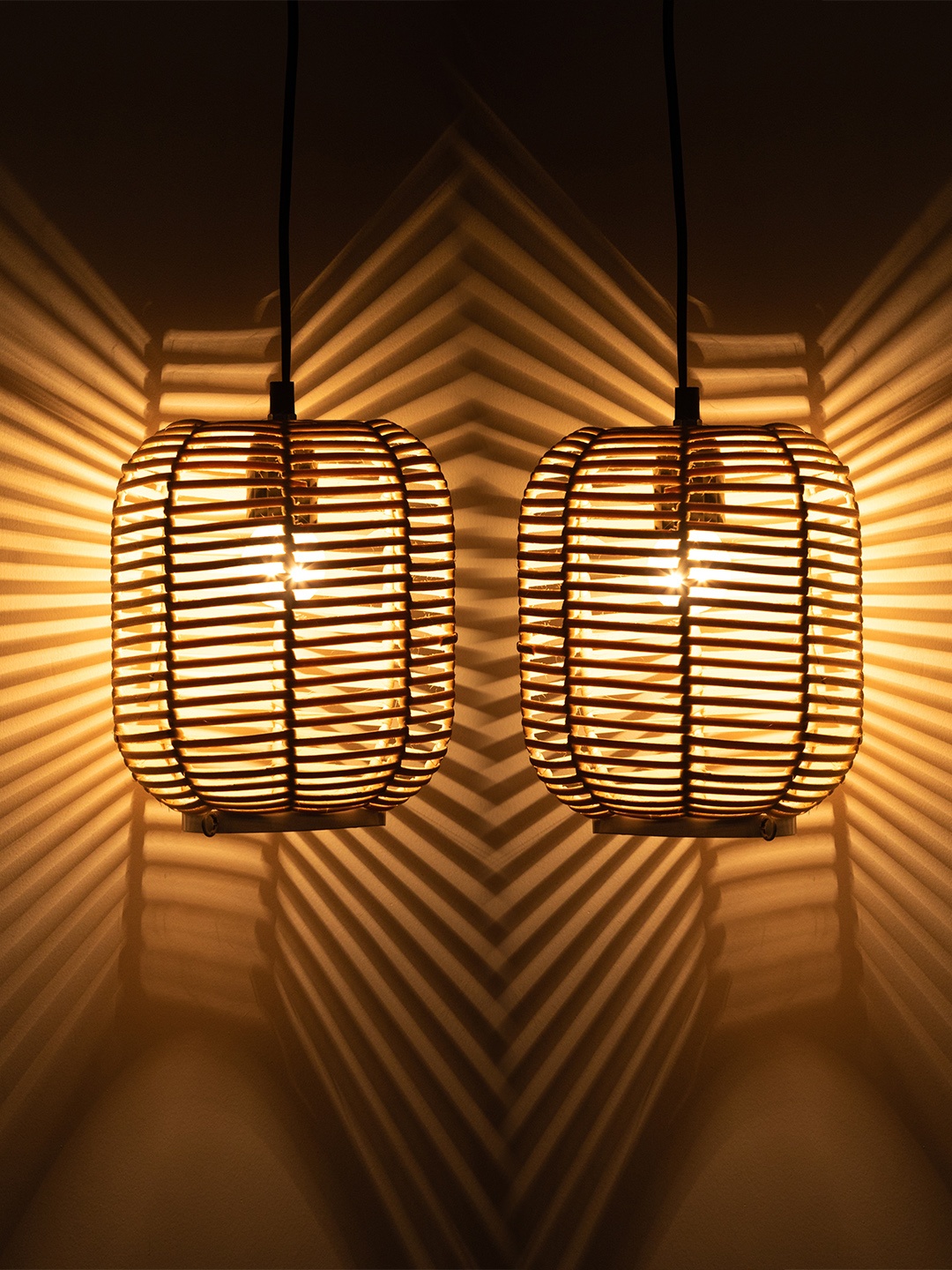 ExclusiveLane Cane Wonders Beige 2 Pcs Textured Cylindrical Hanging Pendant Ceiling Lamp
ExclusiveLane Cane Wonders Beige 2 Pcs Textured Cylindrical Hanging Pendant Ceiling Lamp