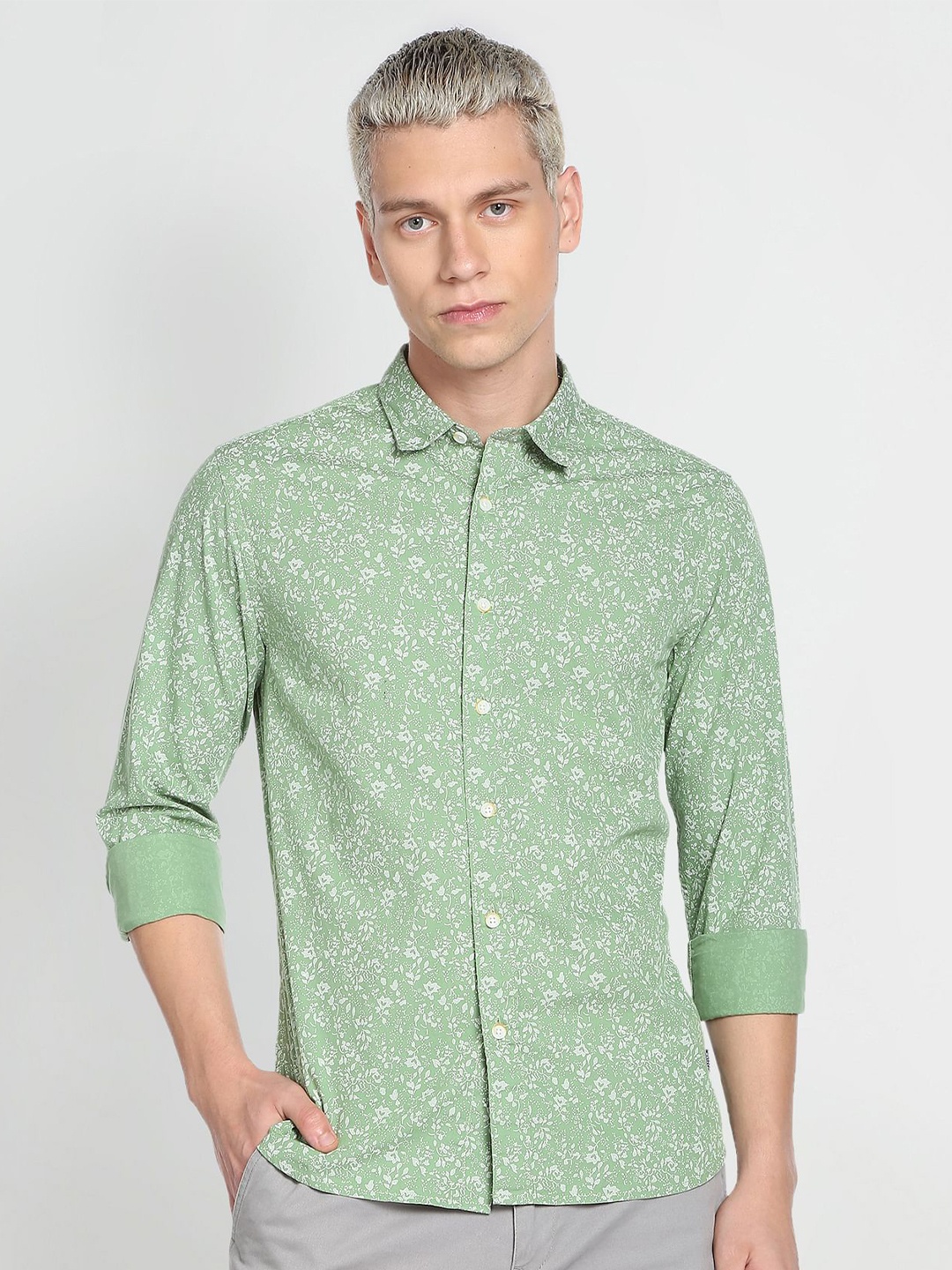 Flying Machine Men Pure Cotton Slim Fit Floral Opaque Printed Casual Shirt, Green
Flying Machine Men Pure Cotton Slim Fit Floral Opaque Printed Casual Shirt, Green