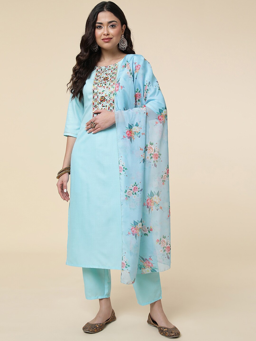 J Turritopsis Ethnic Motifs Embroidered Zari Kurta with Palazzos & Dupatta, Turquoise blue
J Turritopsis Ethnic Motifs Embroidered Zari Kurta with Palazzos & Dupatta, Turquoise blue