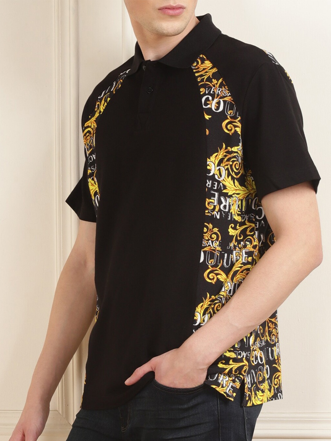 Versace Jeans Couture Typography High Fashion Polo Collar Pure Cotton T-shirt, Black
Versace Jeans Couture Typography High Fashion Polo Collar Pure Cotton T-shirt, Black