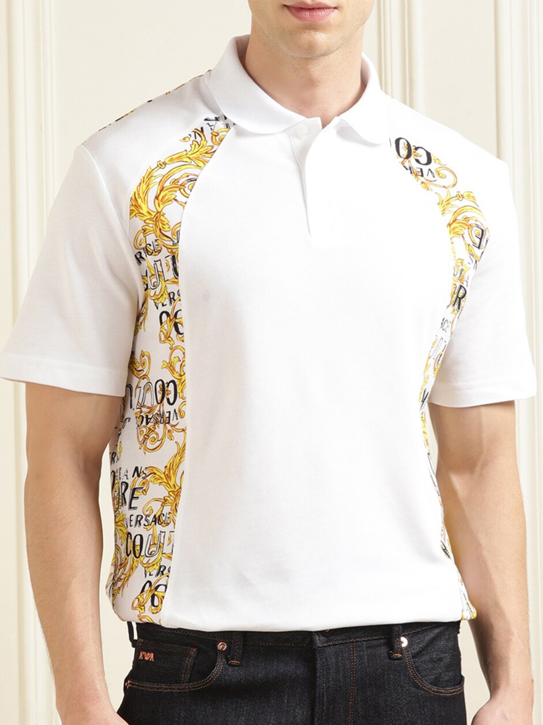 Versace Jeans Couture Typography High Fashion Polo Collar Pure Cotton T-shirt, White
Versace Jeans Couture Typography High Fashion Polo Collar Pure Cotton T-shirt, White