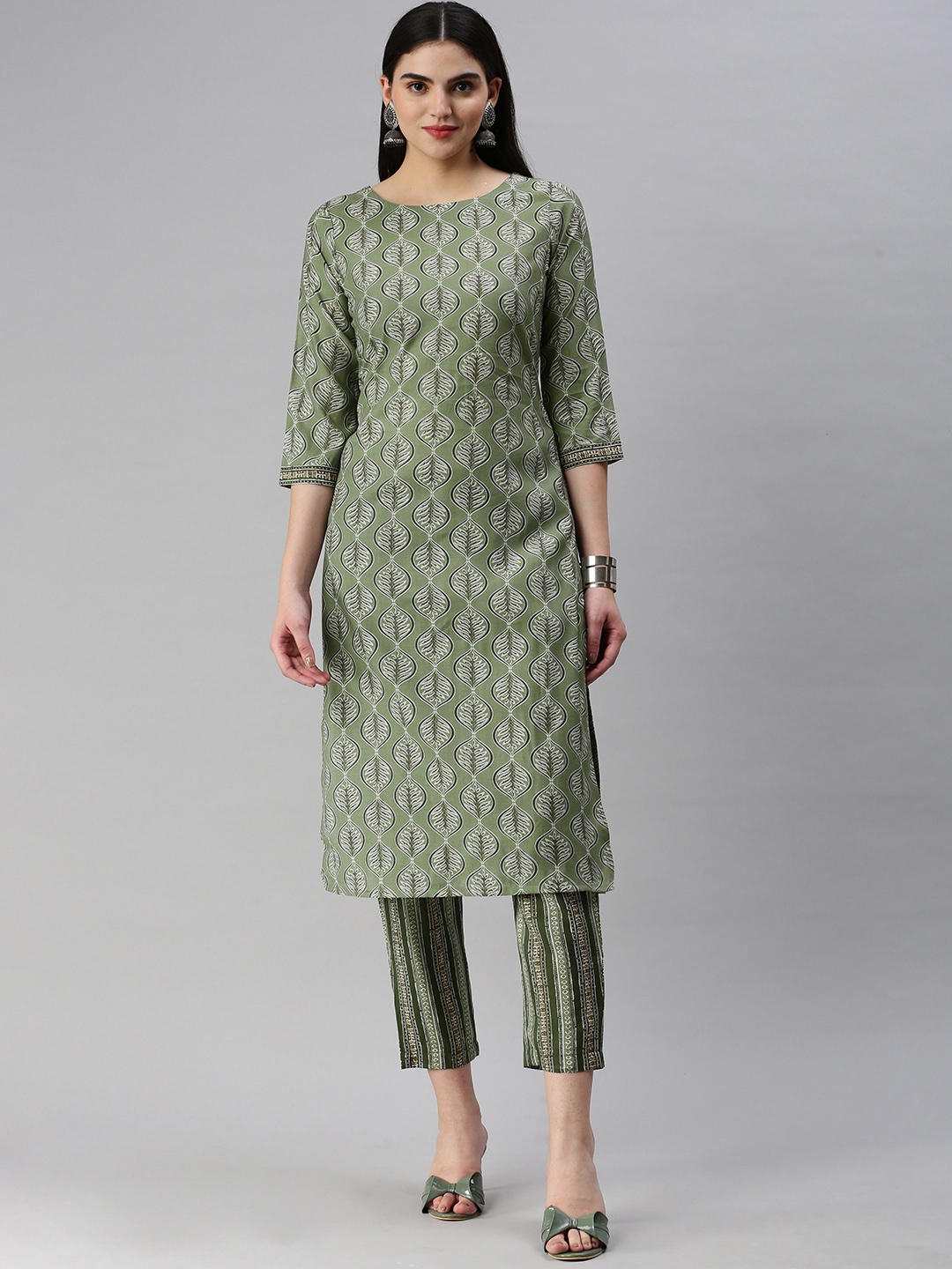 HRITIKA Ethnic Motifs Printed Regular Chanderi Cotton Kurta with Trousers, Olive
HRITIKA Ethnic Motifs Printed Regular Chanderi Cotton Kurta with Trousers, Olive