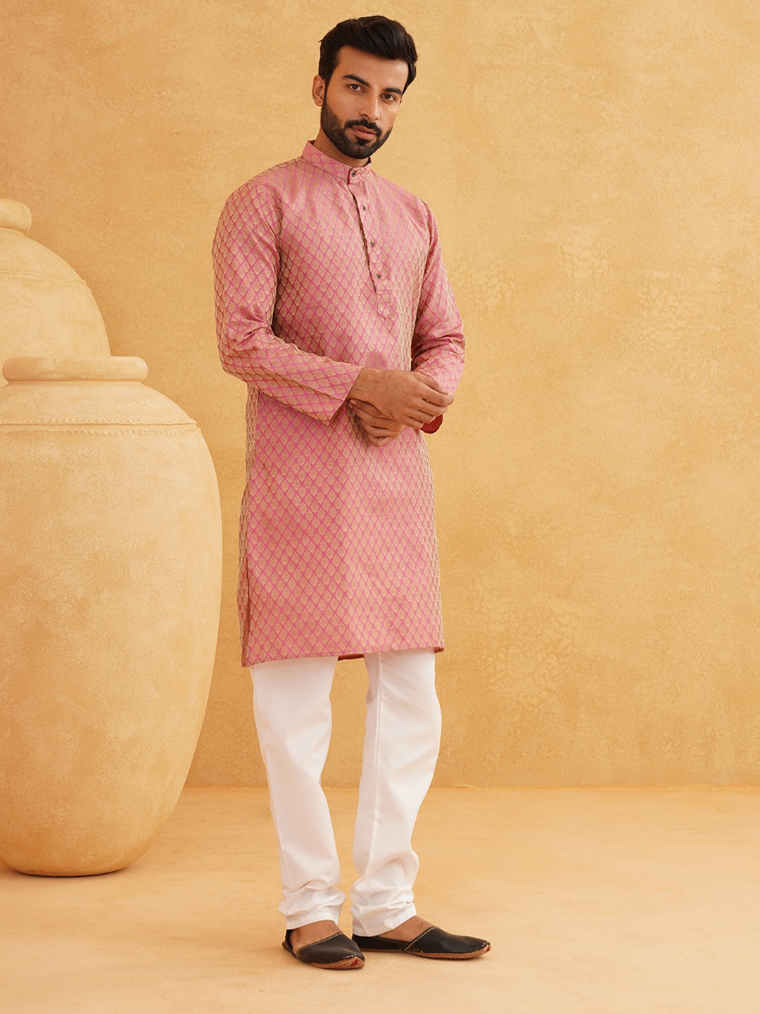 SOJANYA Ethnic Motif Woven Design Mandarin Collar Straight Kurta With Churidar, Pink
SOJANYA Ethnic Motif Woven Design Mandarin Collar Straight Kurta With Churidar, Pink