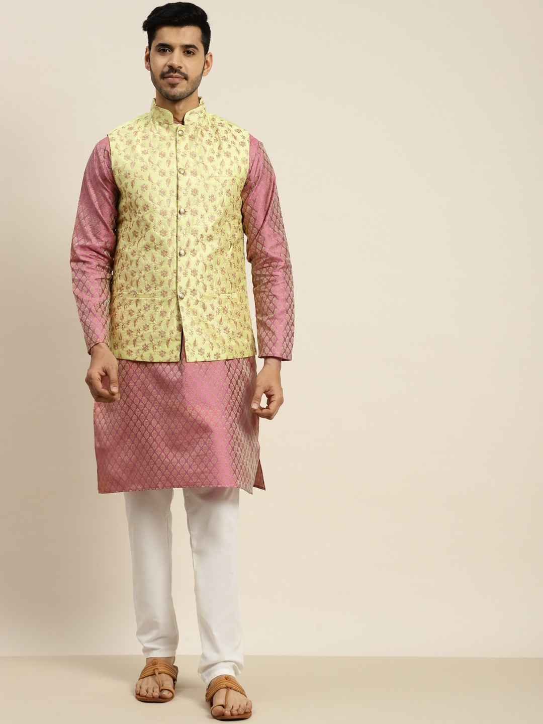 SOJANYA Ethnic Motifs Woven Design Mandarin Collar Kurta With Pyjamas & Nehru Jacket, Pink
SOJANYA Ethnic Motifs Woven Design Mandarin Collar Kurta With Pyjamas & Nehru Jacket, Pink