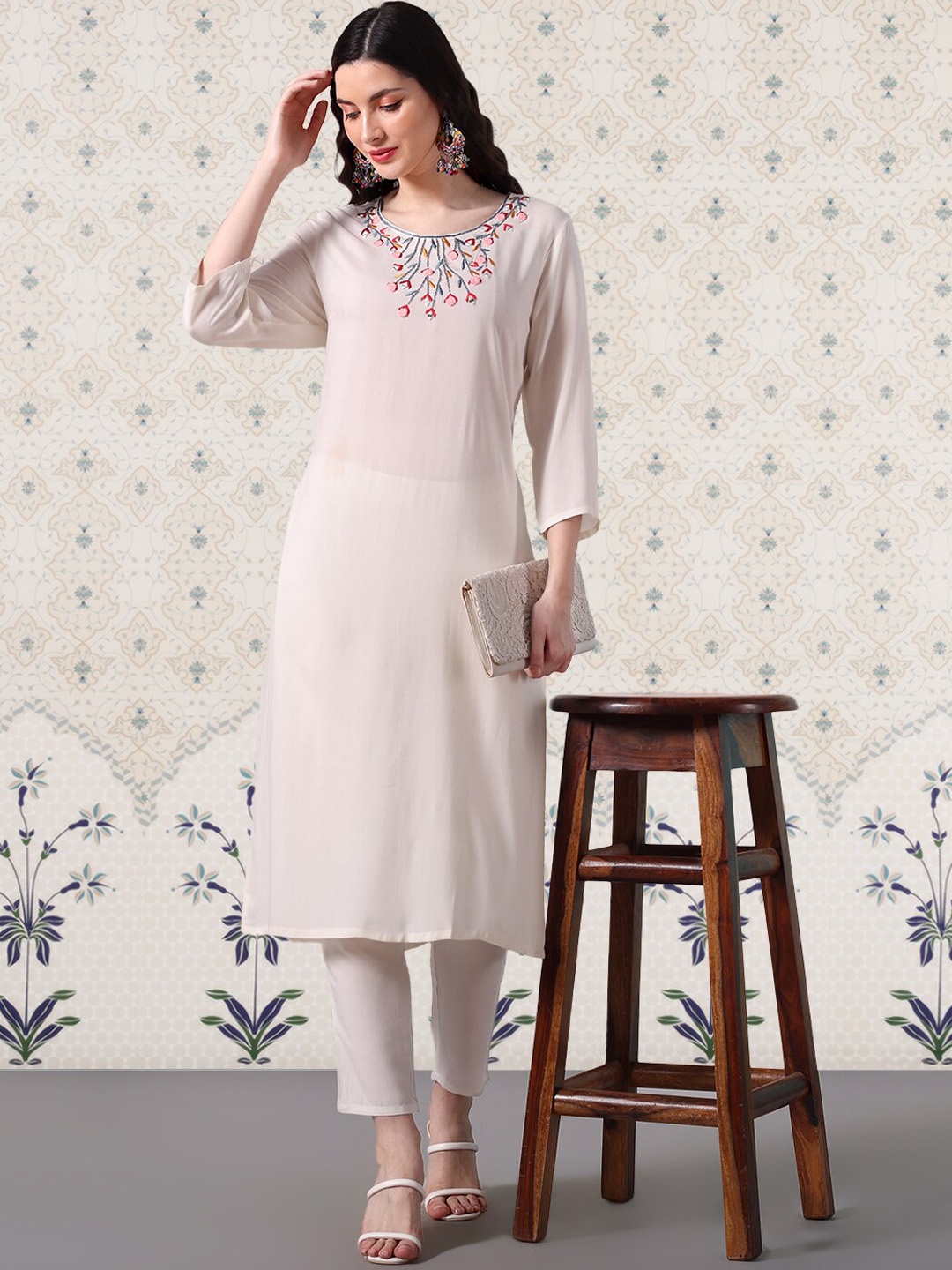 Ode by House of Pataudi Floral Embroidered Regular Thread Work Kurta With Trousers, White
Ode by House of Pataudi Floral Embroidered Regular Thread Work Kurta With Trousers, White