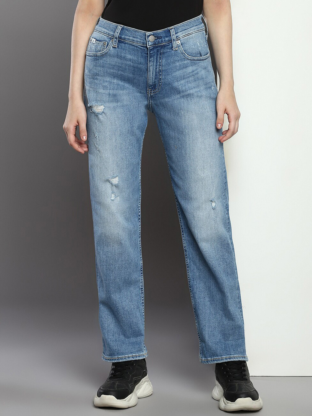 Calvin Klein Jeans Women Regular Fit Low Distress Light Fade Stretchable Jeans, Blue
Calvin Klein Jeans Women Regular Fit Low Distress Light Fade Stretchable Jeans, Blue