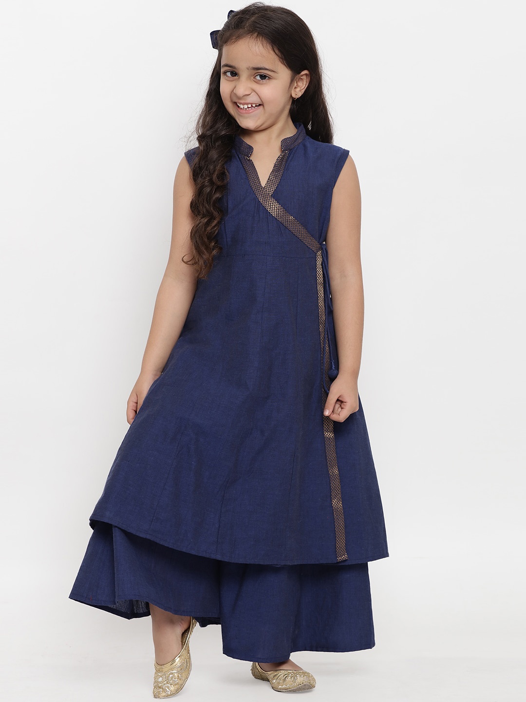 Bitiya by Bhama Girls Mandarin Collar Pure Cotton Angrakha Kurta With Palazzos, Navy blue
Bitiya by Bhama Girls Mandarin Collar Pure Cotton Angrakha Kurta With Palazzos, Navy blue