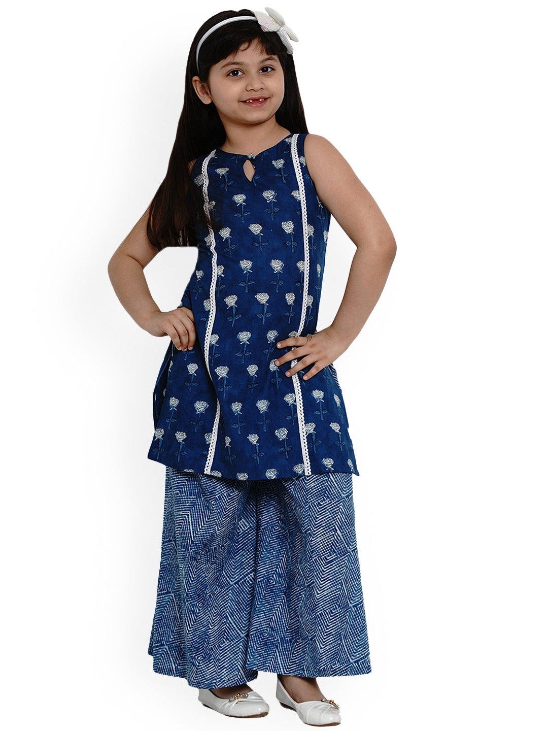 Bitiya by Bhama Girls Floral Printed Regular Pure Cotton Kurti With Palazzos, Navy blue
Bitiya by Bhama Girls Floral Printed Regular Pure Cotton Kurti With Palazzos, Navy blue