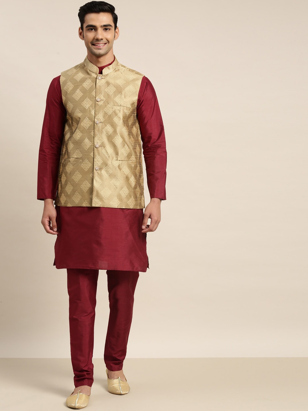 SOJANYA Mandarin Collar Regular Kurta with Churidar with Woven Design Nehru Jacket, Maroon
SOJANYA Mandarin Collar Regular Kurta with Churidar with Woven Design Nehru Jacket, Maroon