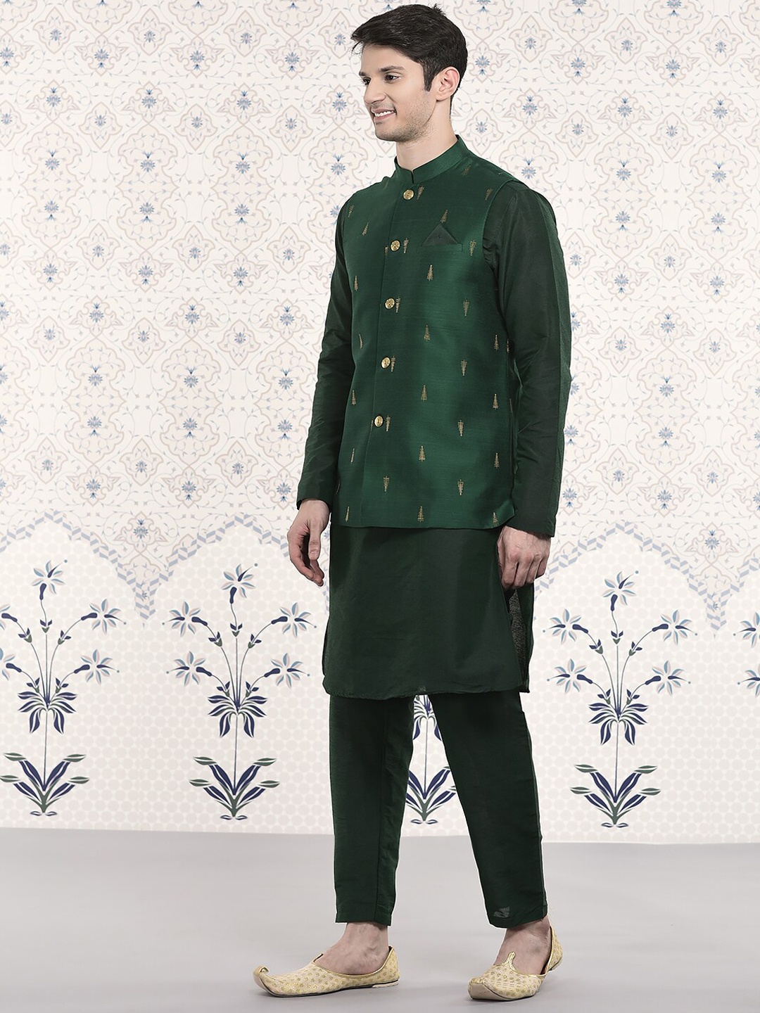 Ode by House of Pataudi Regular Kurta with Pyjamas & Woven Design Nehru Jacket, Green
Ode by House of Pataudi Regular Kurta with Pyjamas & Woven Design Nehru Jacket, Green