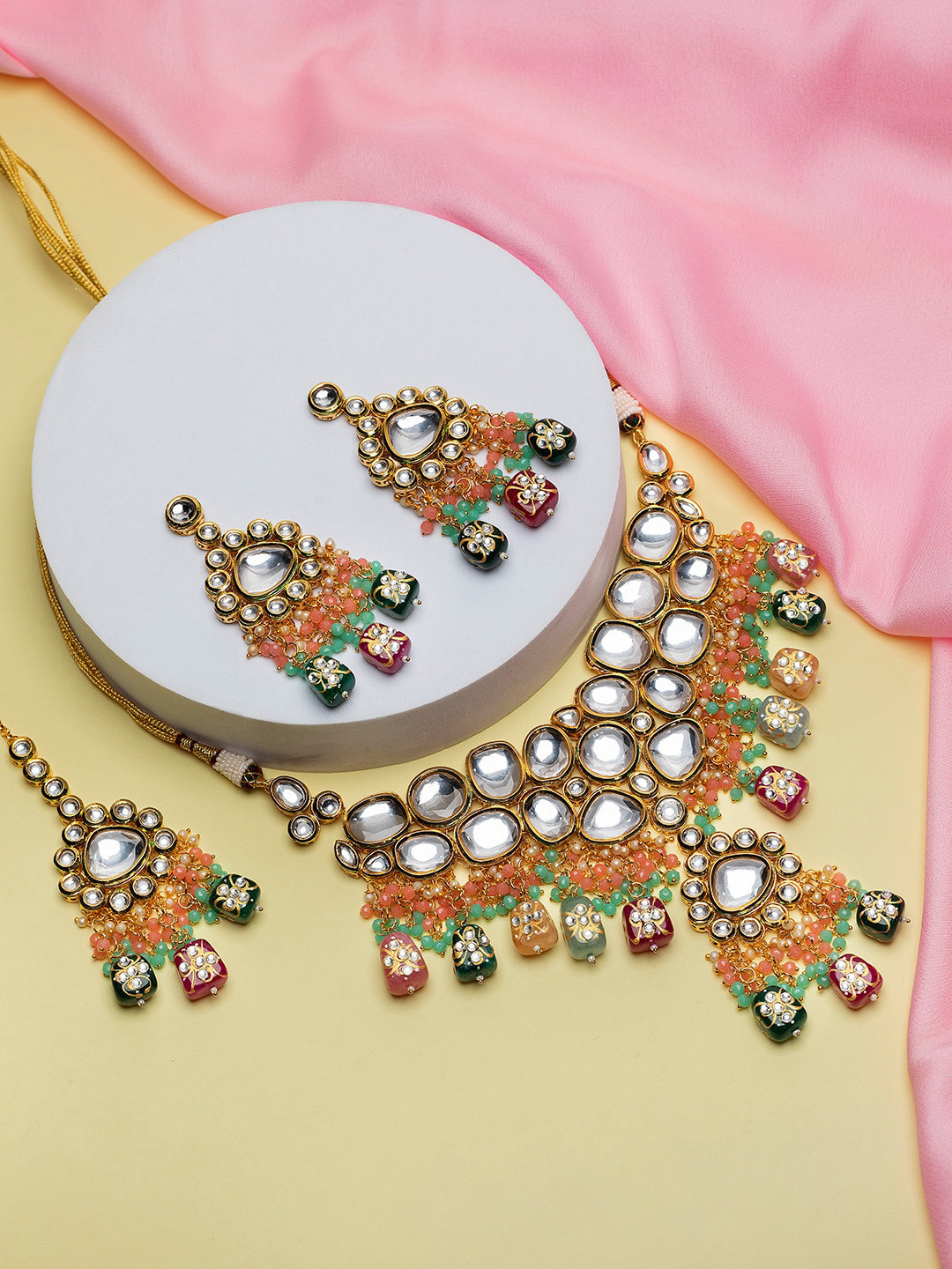 Priyaasi Gold-Plated Kundan Beaded Jewellery Set With Maangtikka 
Priyaasi Gold-Plated Kundan Beaded Jewellery Set With Maangtikka