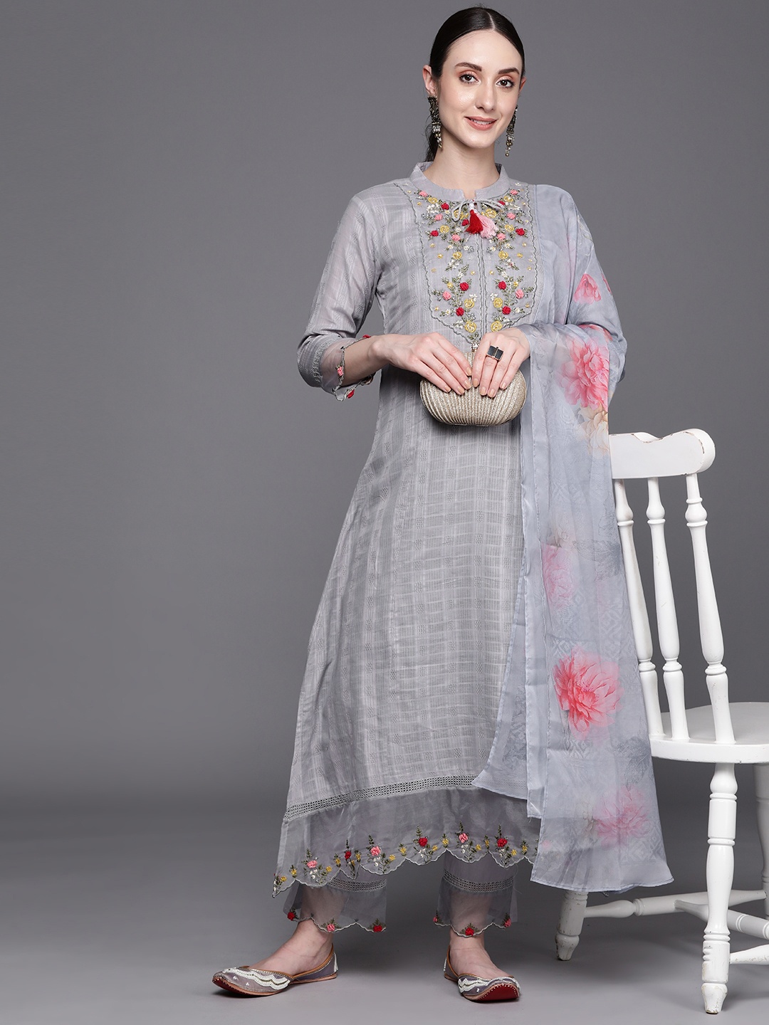 Indo Era Floral Embroidered Regular Thread Work Pure Cotton Kurta With Trousers & Dupatta, Grey
Indo Era Floral Embroidered Regular Thread Work Pure Cotton Kurta With Trousers & Dupatta, Grey