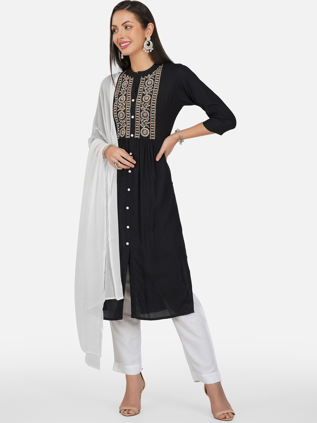 METRO-FASHION Ethnic Motifs Embroidered Pleated A-Line Kurta with Trousers & Dupatta, Black
METRO-FASHION Ethnic Motifs Embroidered Pleated A-Line Kurta with Trousers & Dupatta, Black