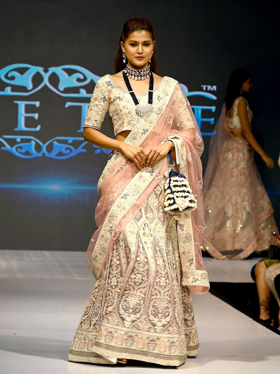 ODETTE Embroidered Thread Work Semi-Stitched Lehenga & Unstitched Blouse With Dupatta, Cream
ODETTE Embroidered Thread Work Semi-Stitched Lehenga & Unstitched Blouse With Dupatta, Cream