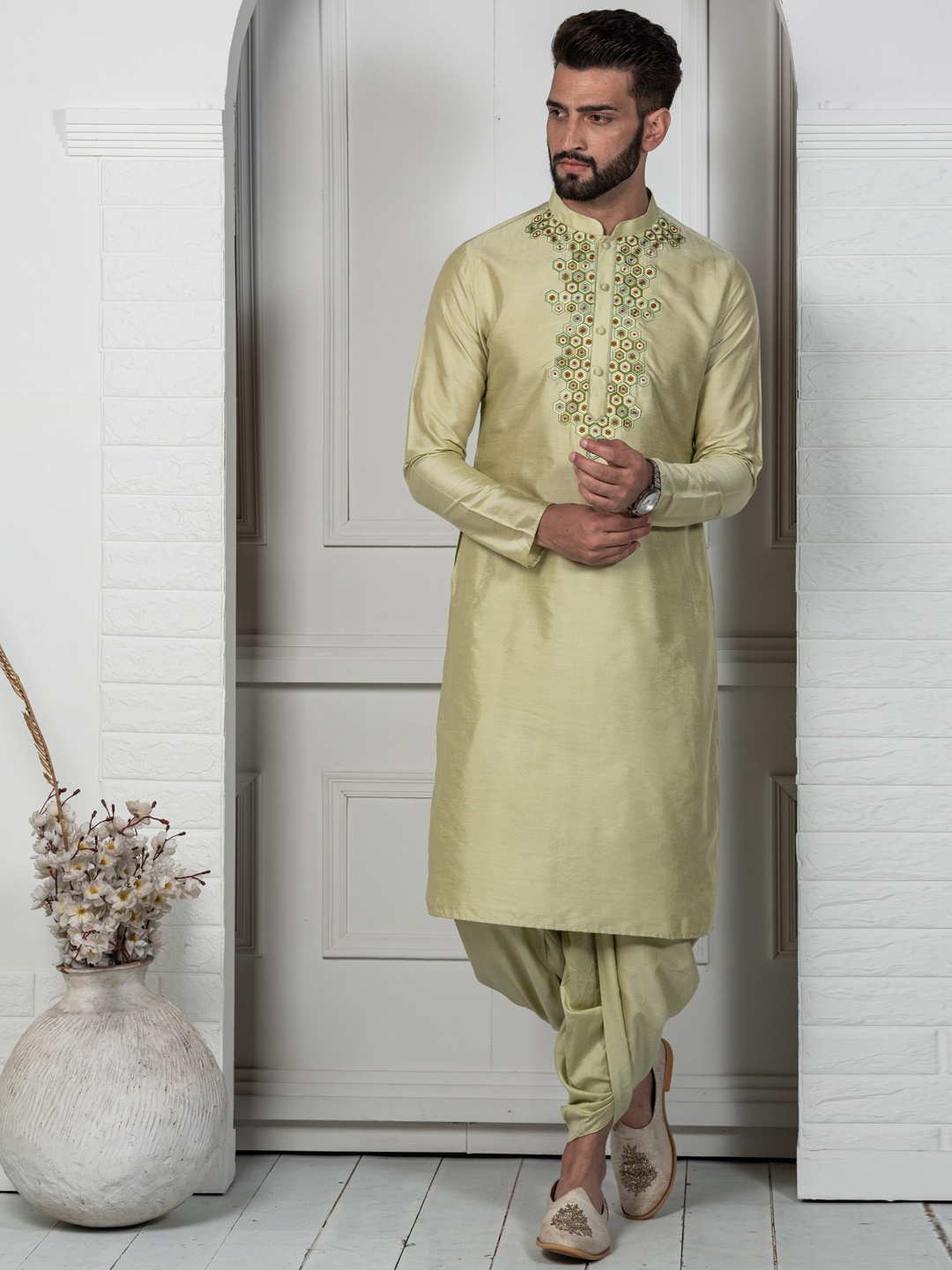 KISAH Geometric Yoke Design Mandarin Collar Thread Work Kurta With Dhoti Pants, Olive
KISAH Geometric Yoke Design Mandarin Collar Thread Work Kurta With Dhoti Pants, Olive